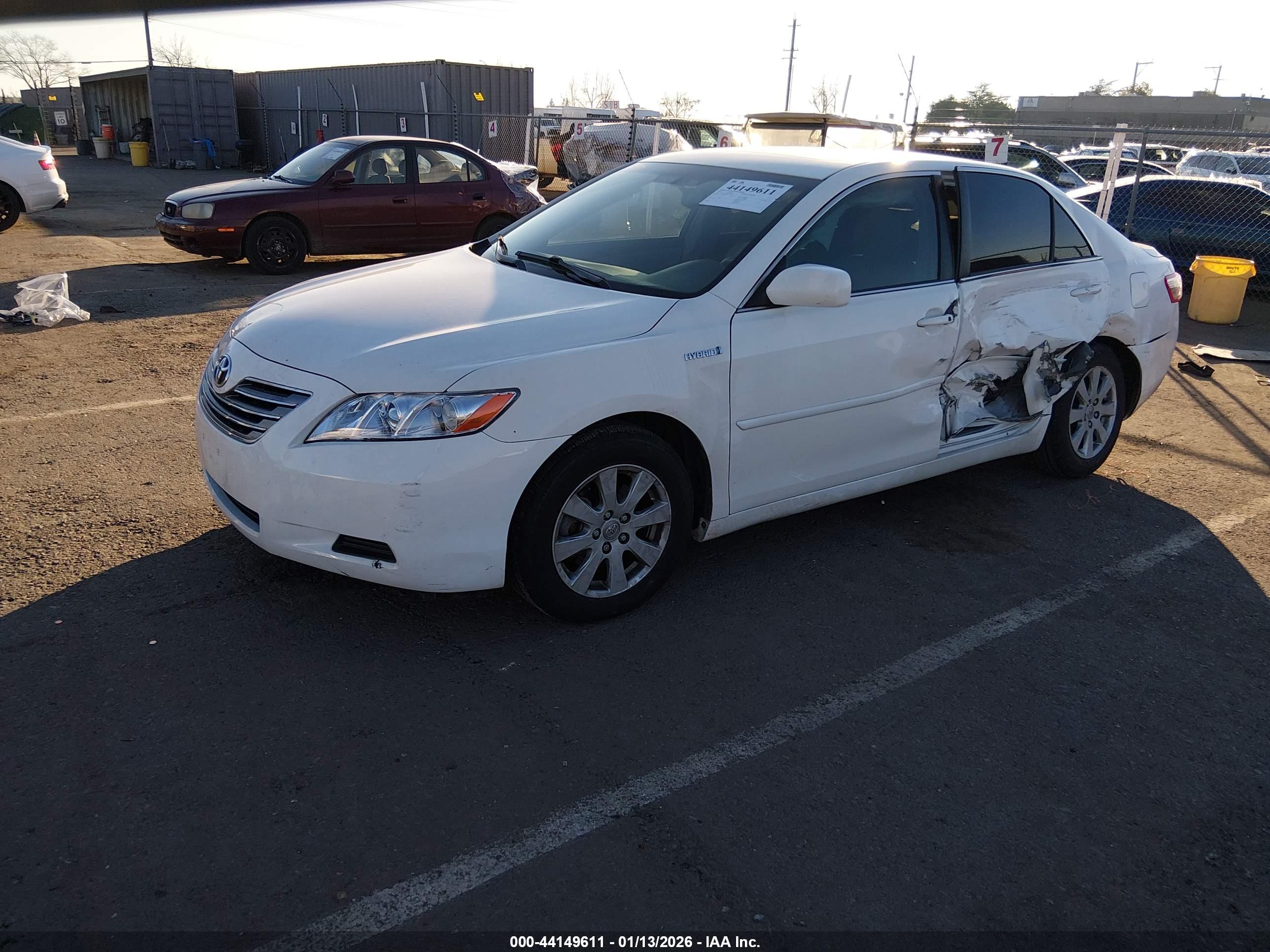 TOYOTA CAMRY image 2