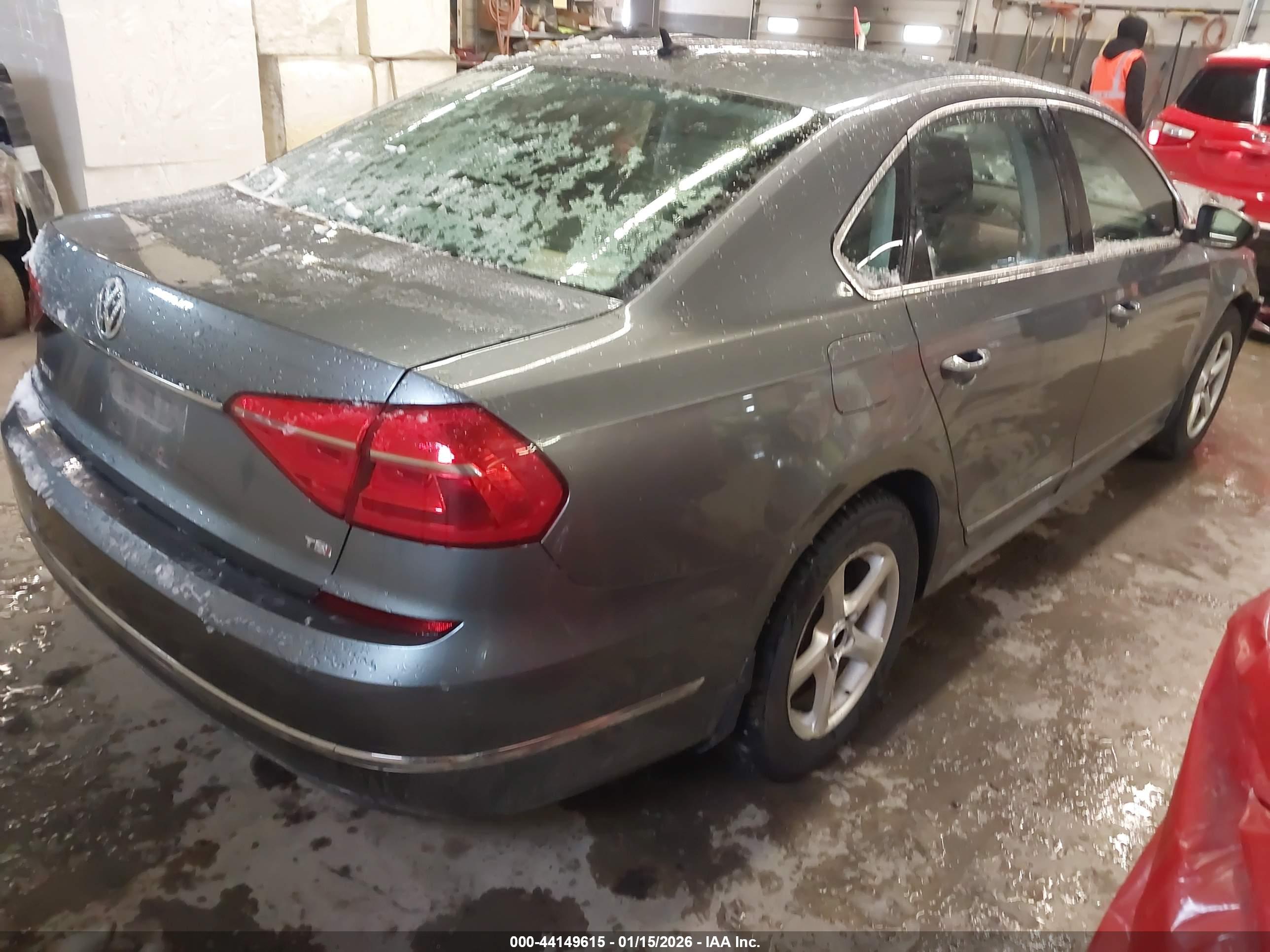 VOLKSWAGEN PASSAT image 4