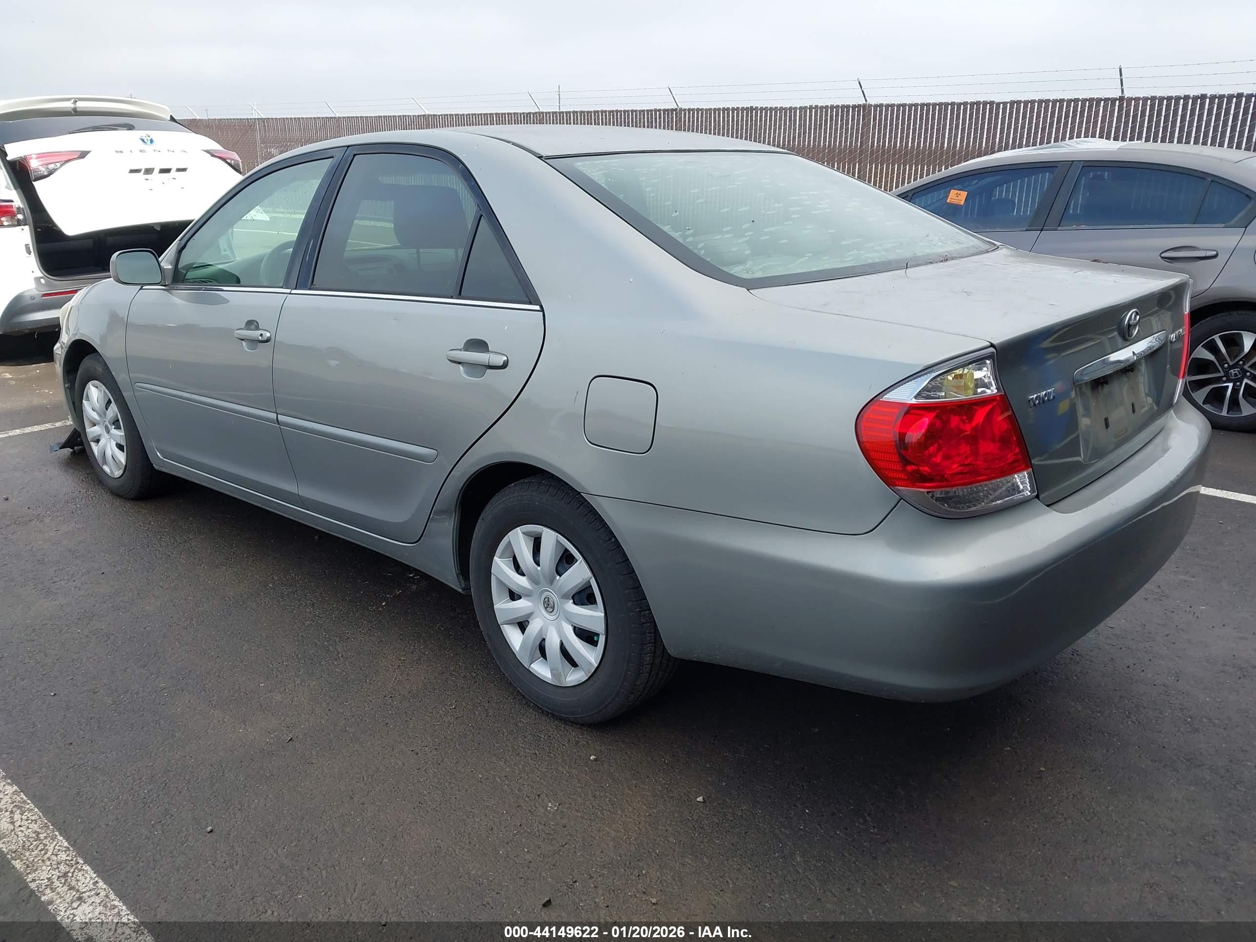 TOYOTA CAMRY image 3
