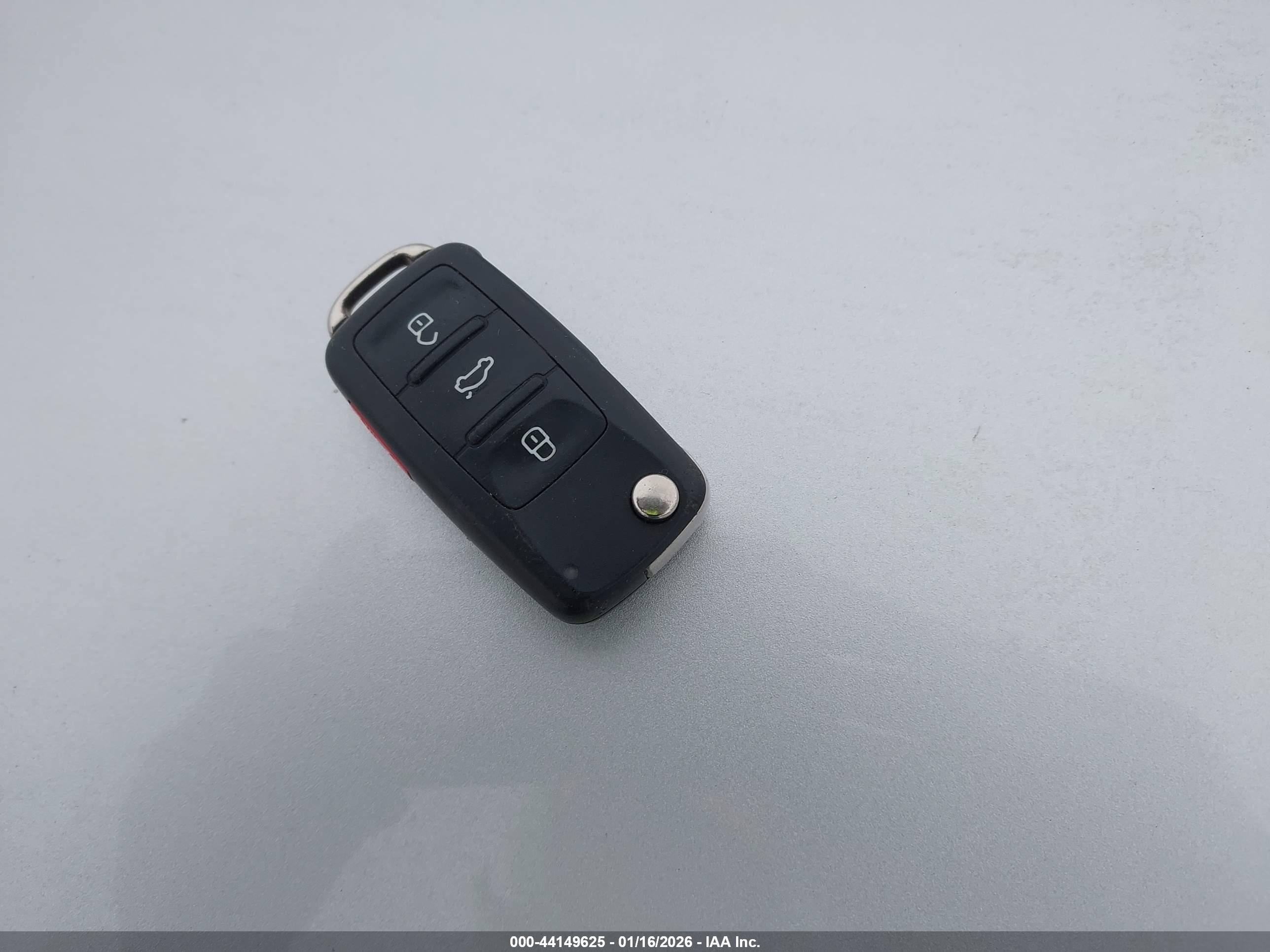 VOLKSWAGEN TIGUAN image 11