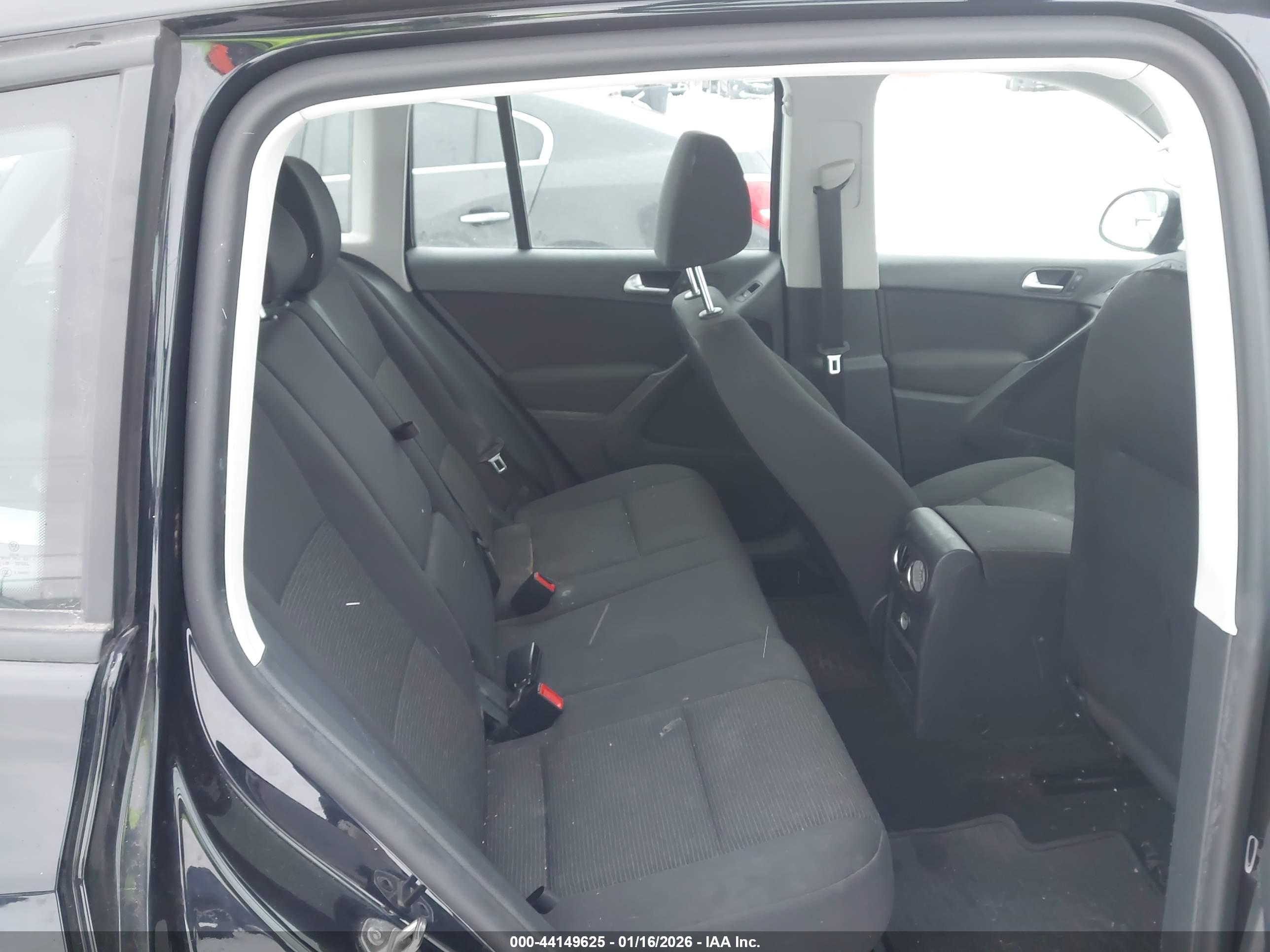 VOLKSWAGEN TIGUAN image 8