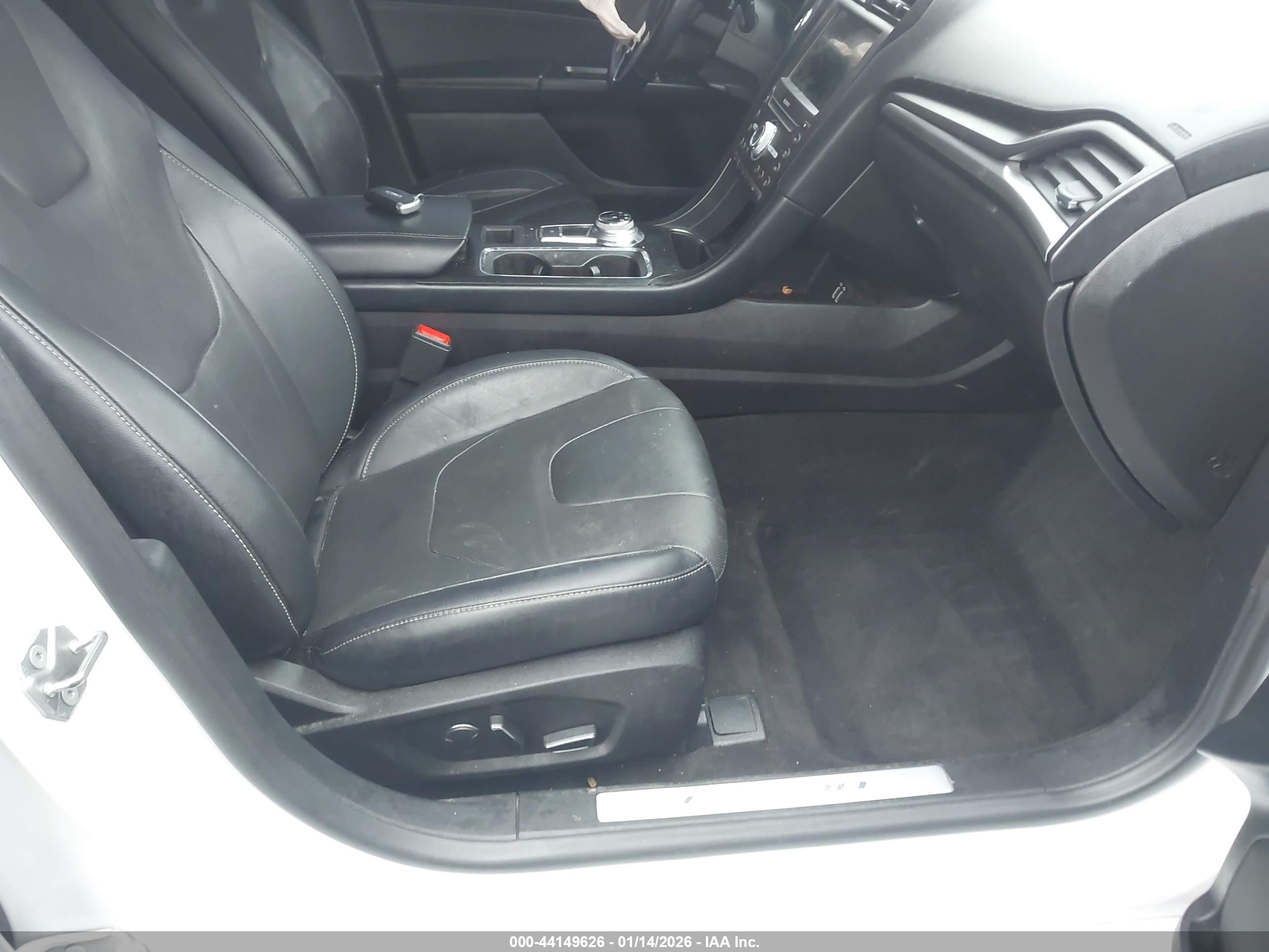 FORD FUSION image 5
