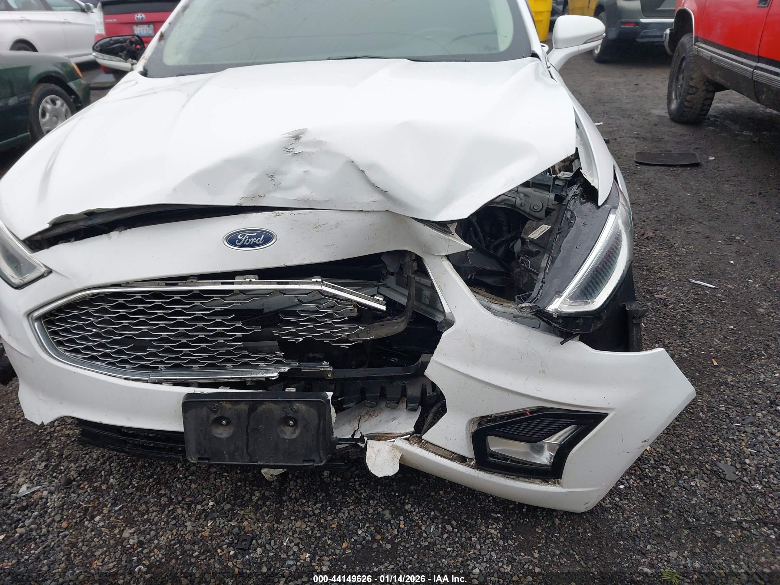 FORD FUSION image 6