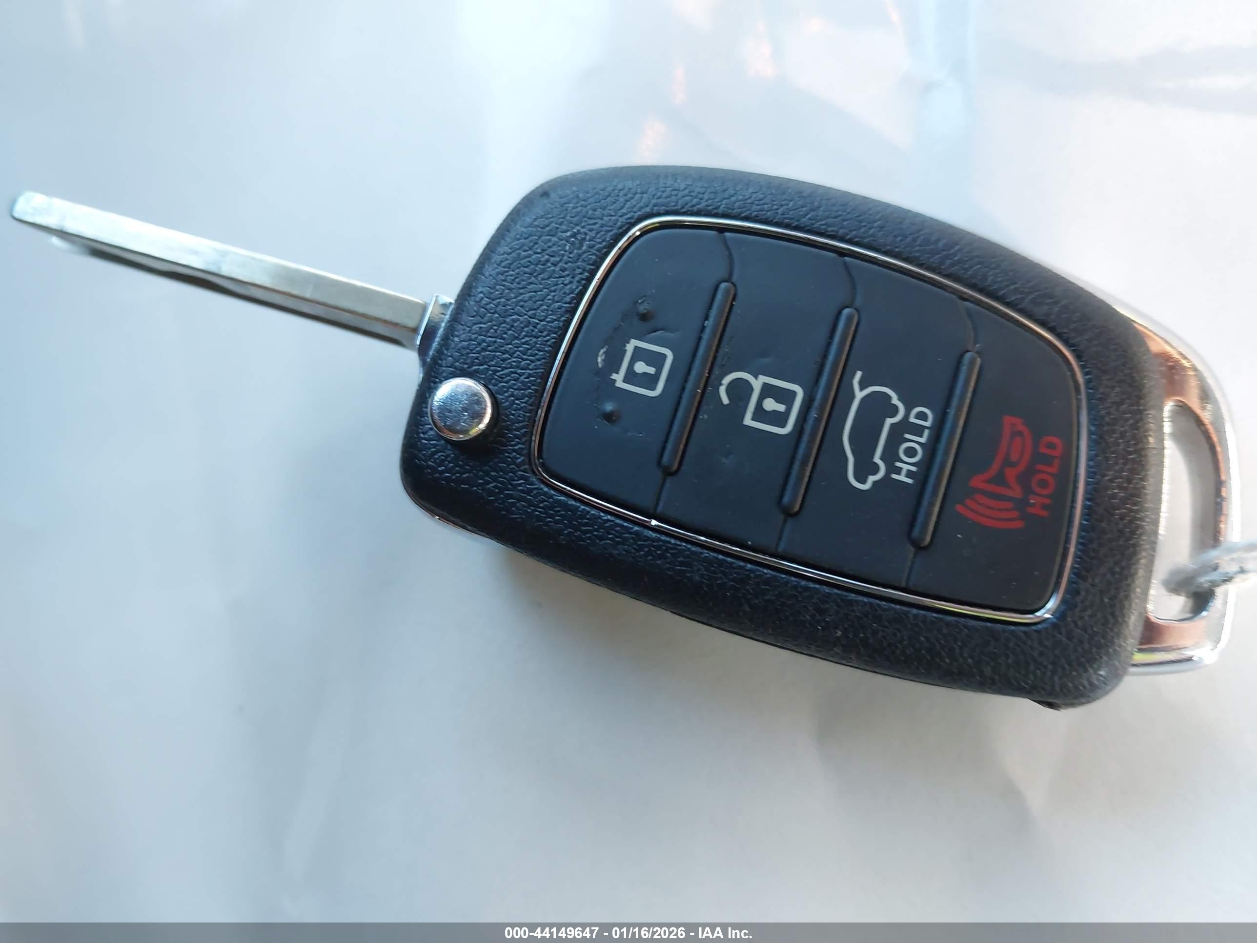 HYUNDAI SANTA image 11