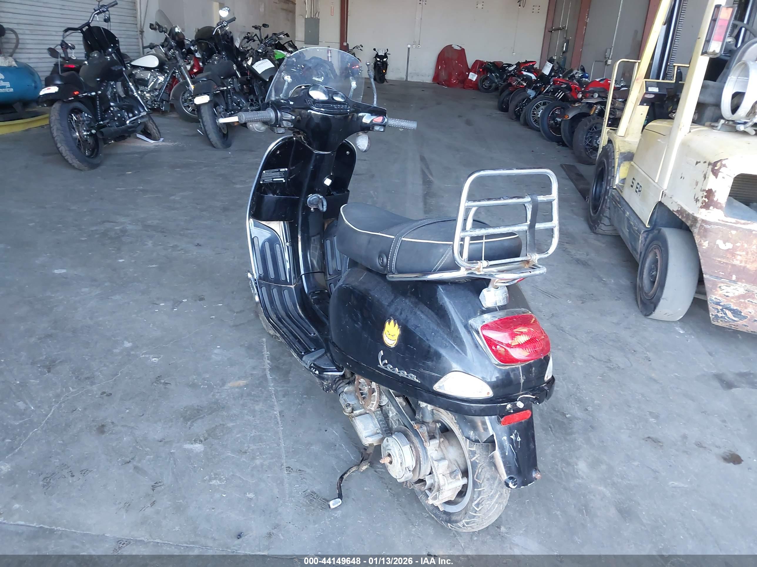 VESPA LX image 3