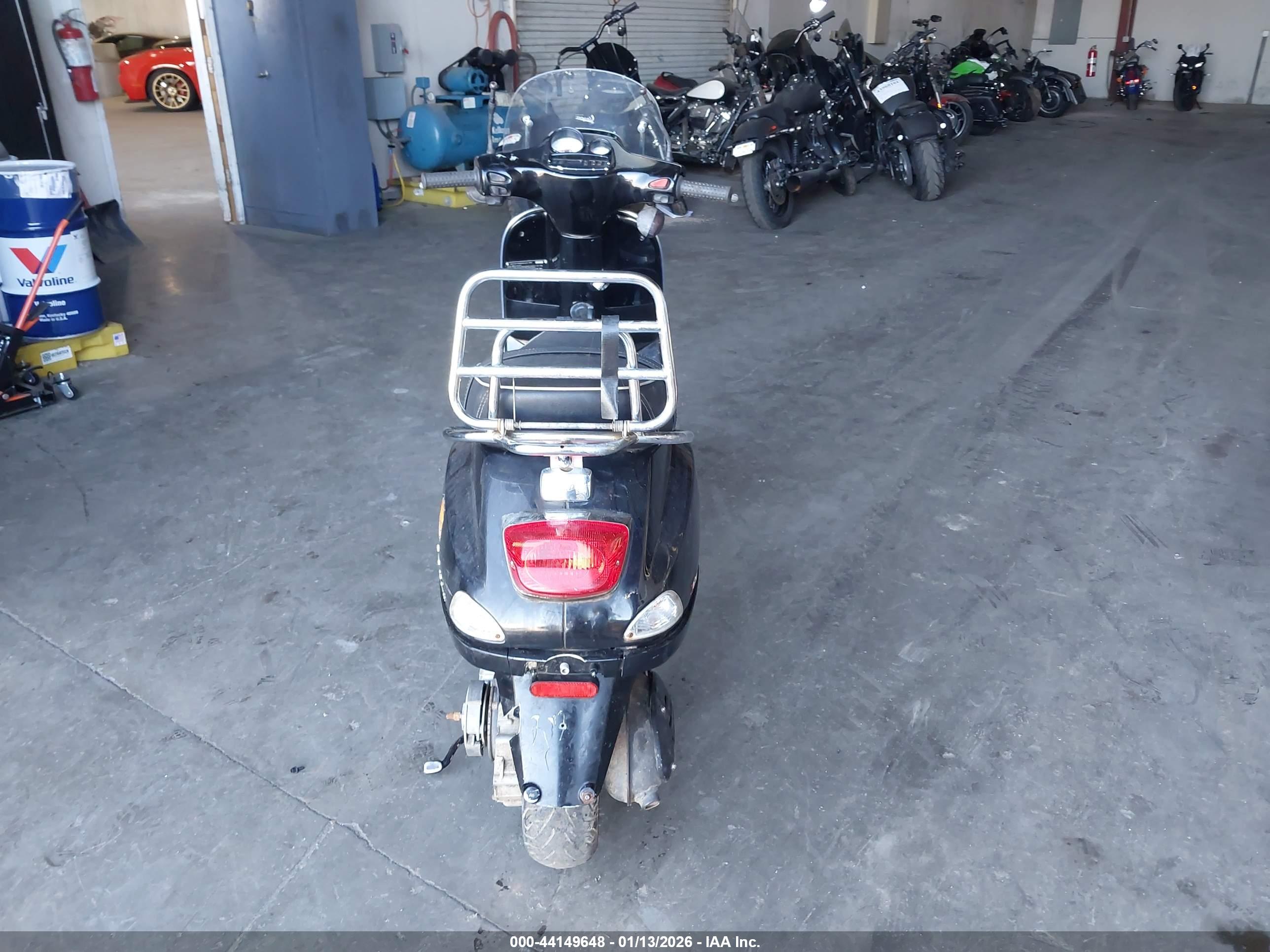 VESPA LX image 6