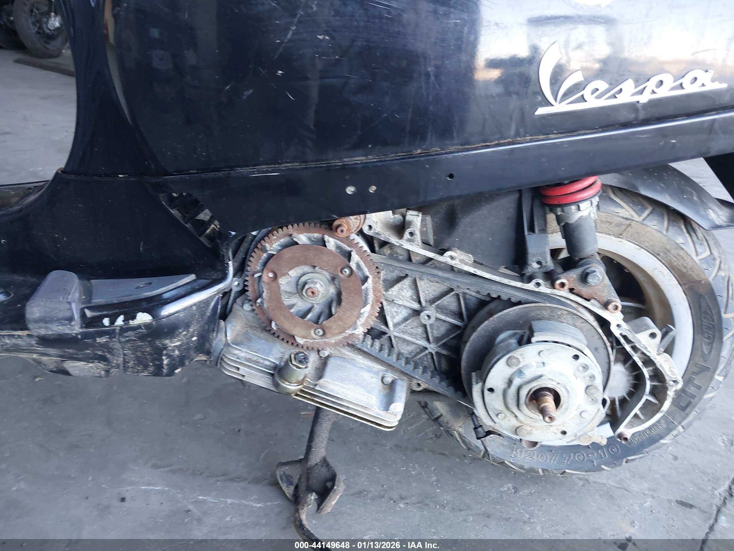 VESPA LX image 9