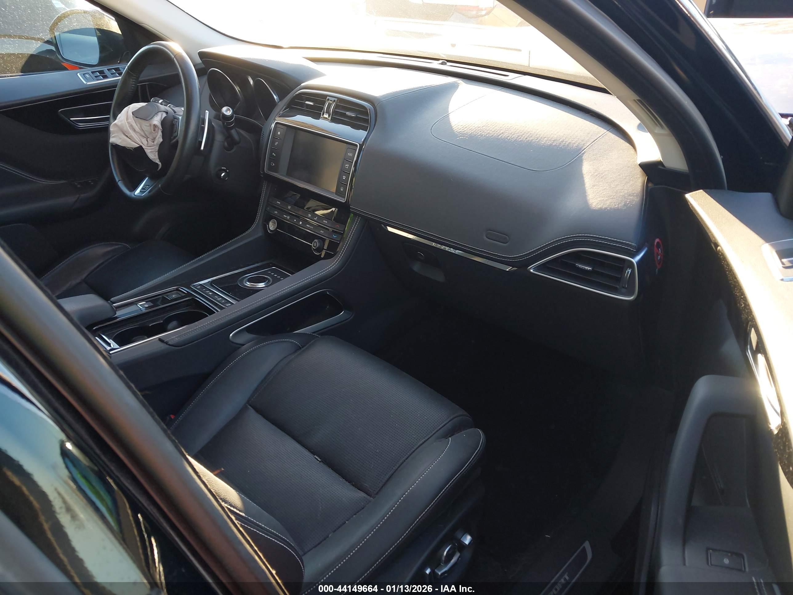JAGUAR F-PACE image 5