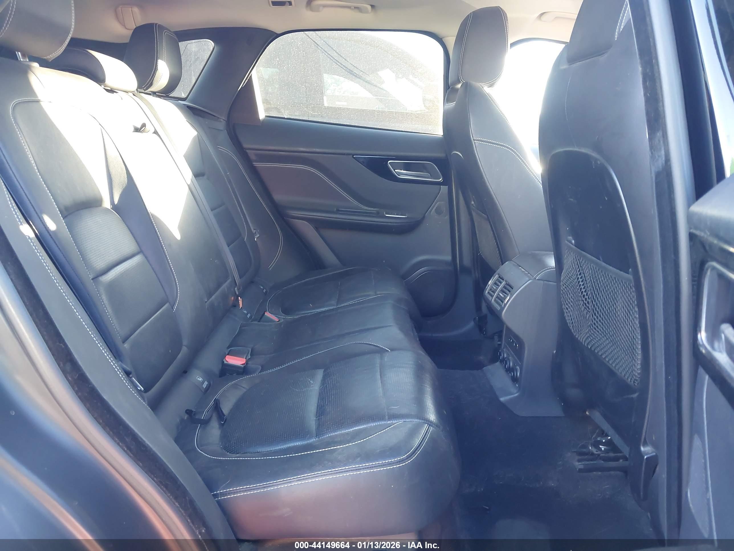 JAGUAR F-PACE image 8