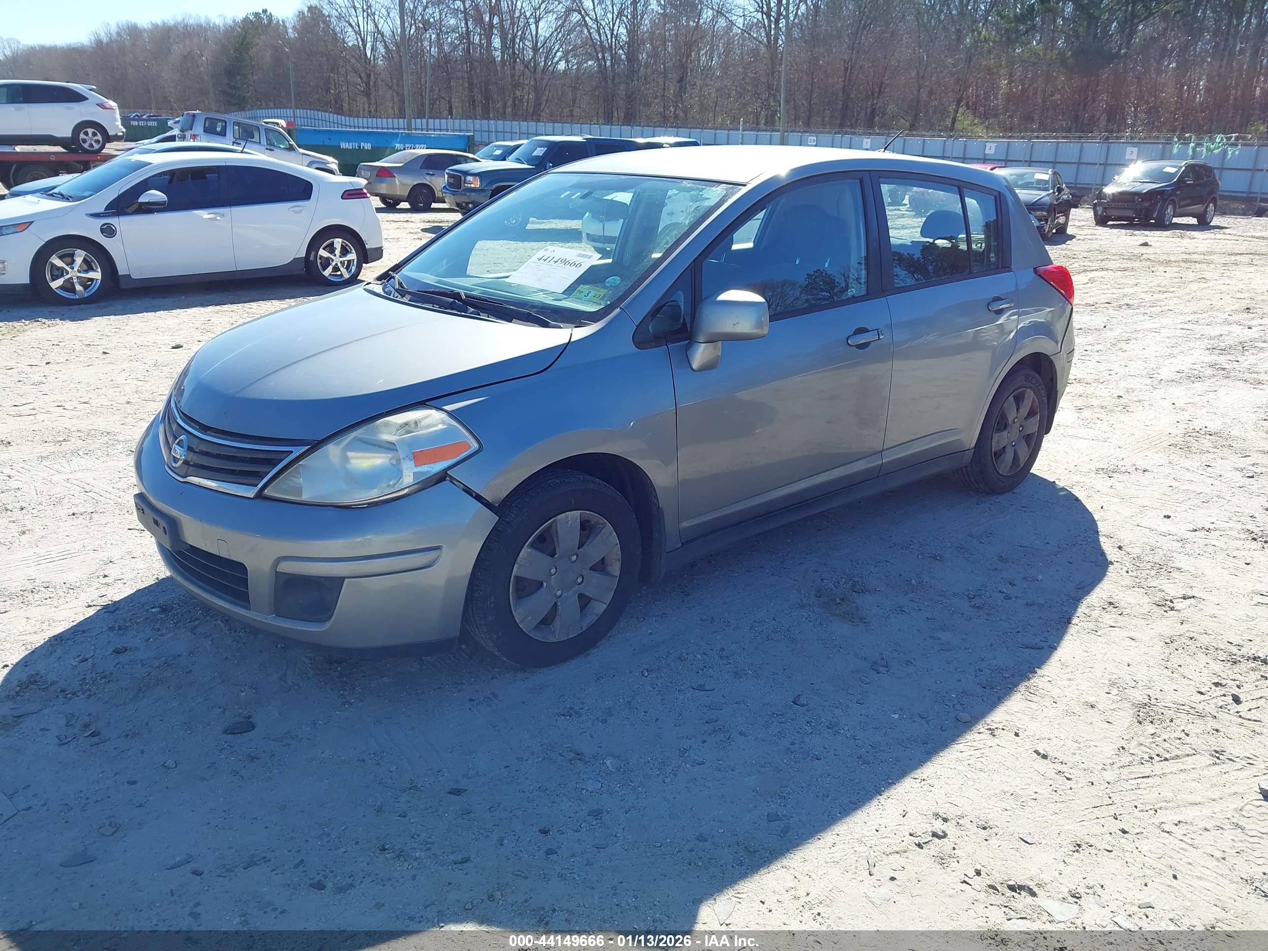 NISSAN VERSA image 2