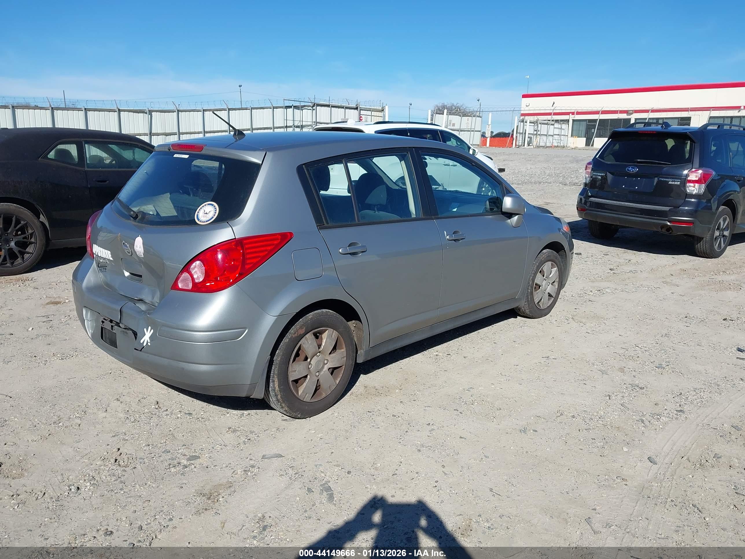 NISSAN VERSA image 4