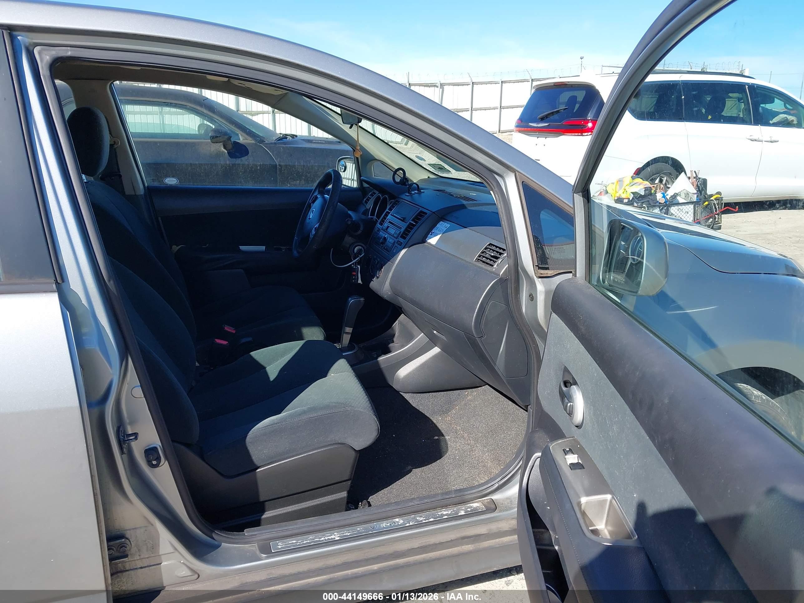 NISSAN VERSA image 5