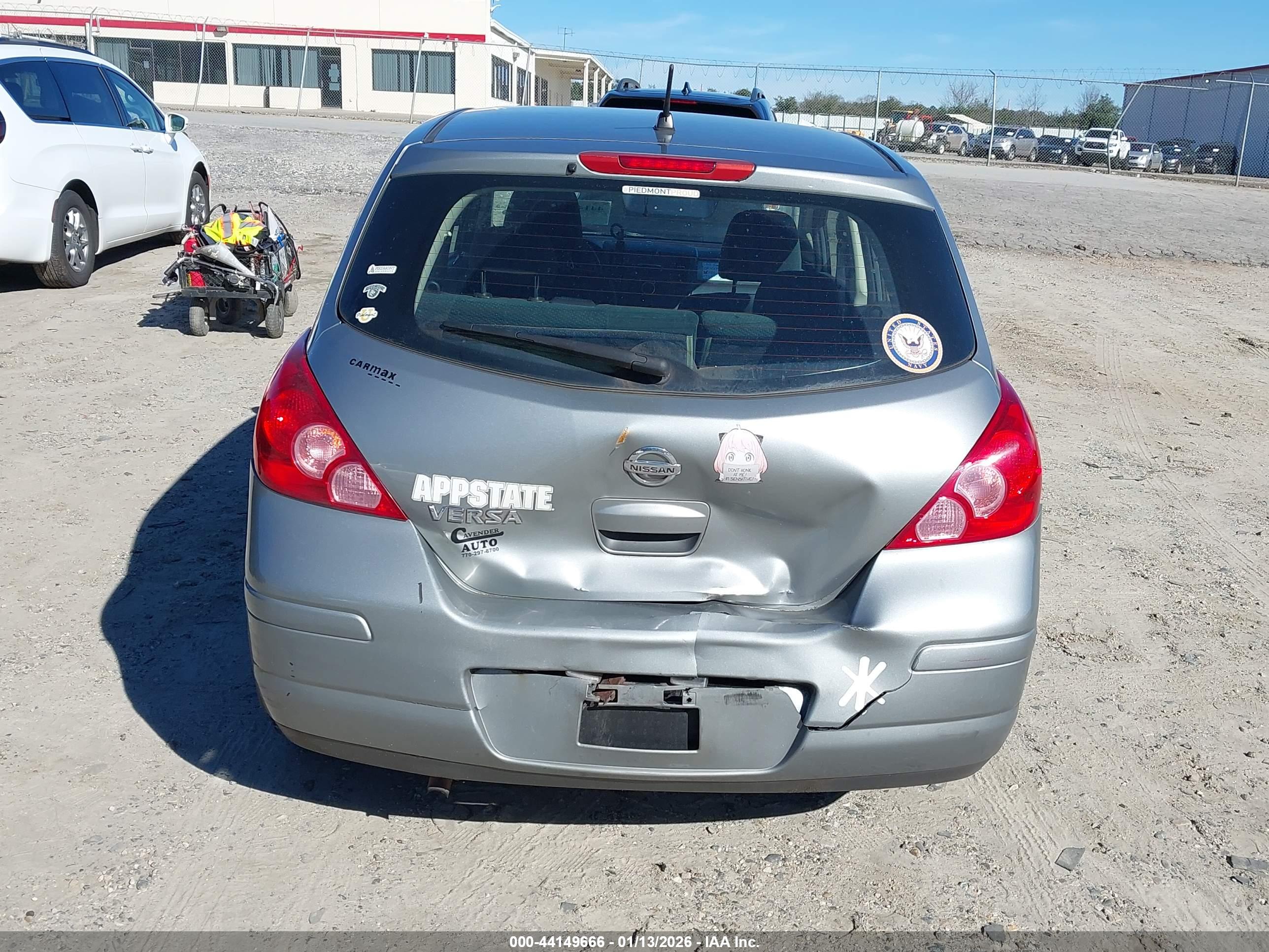 NISSAN VERSA image 6