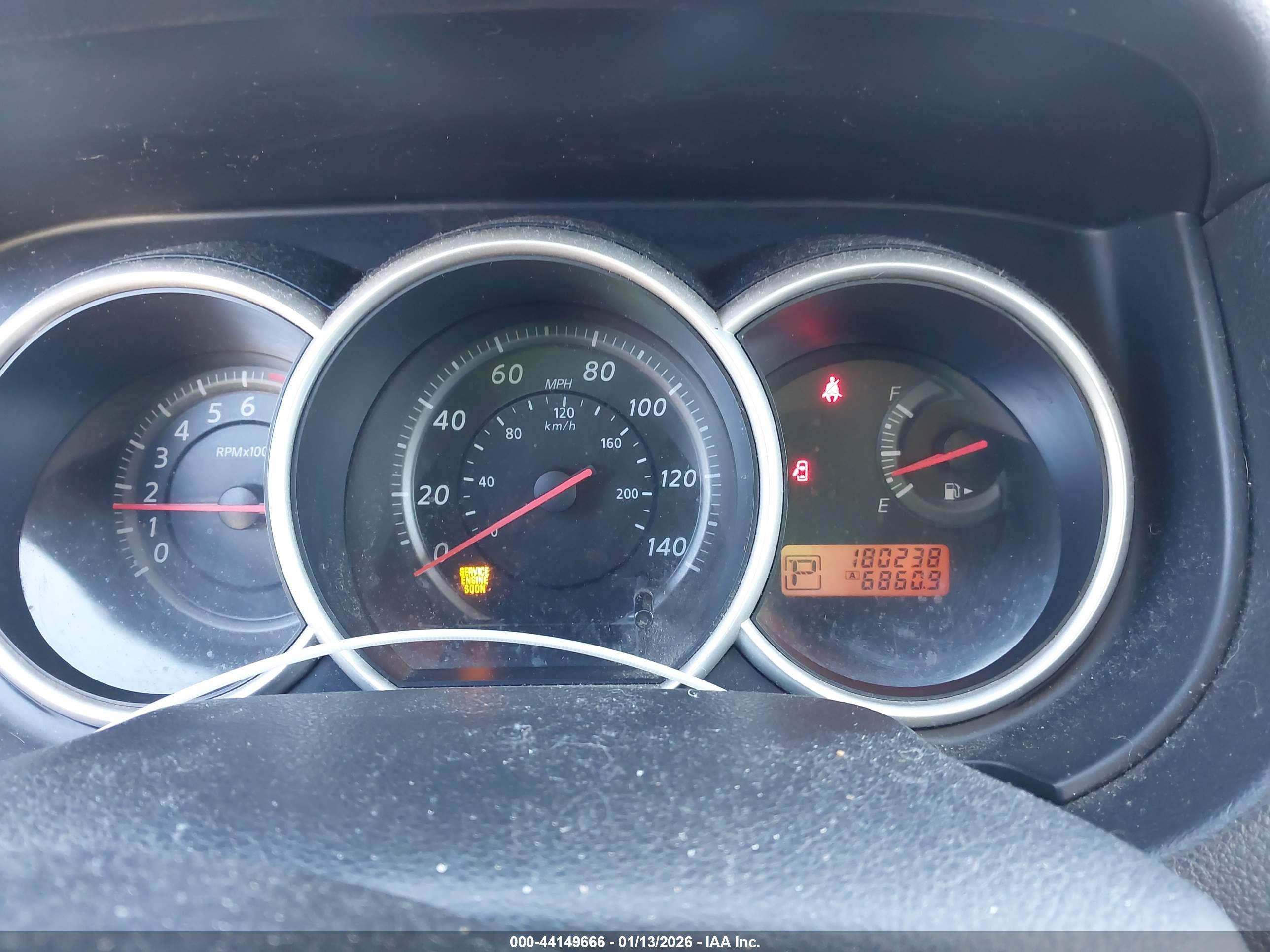 NISSAN VERSA image 7