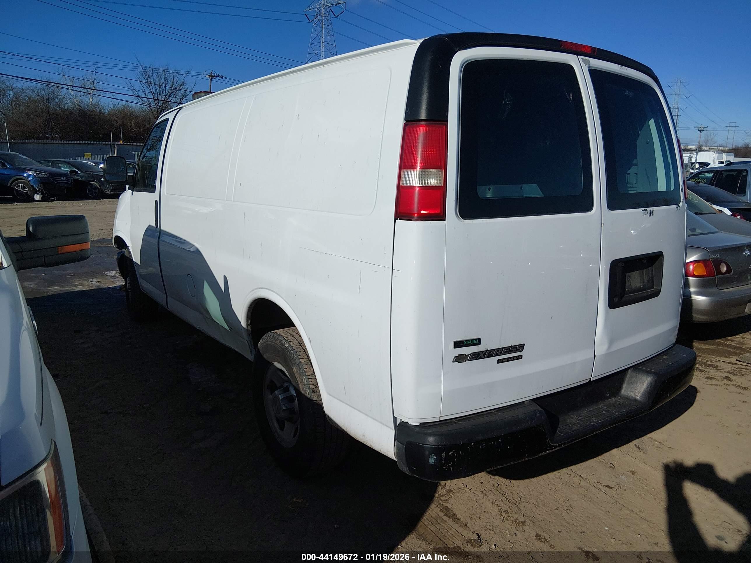 CHEVROLET EXPRESS image 3