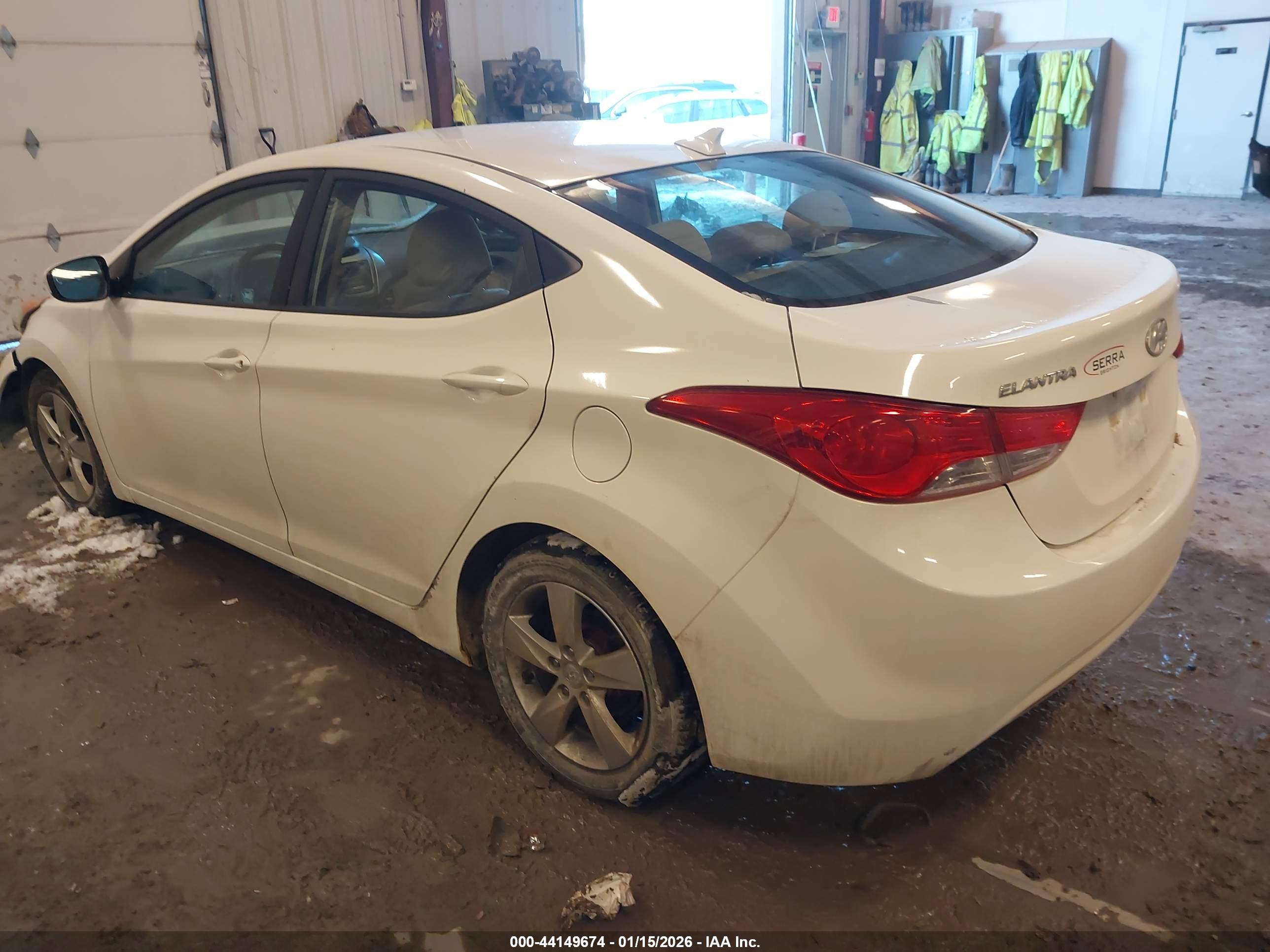 HYUNDAI ELANTRA image 3
