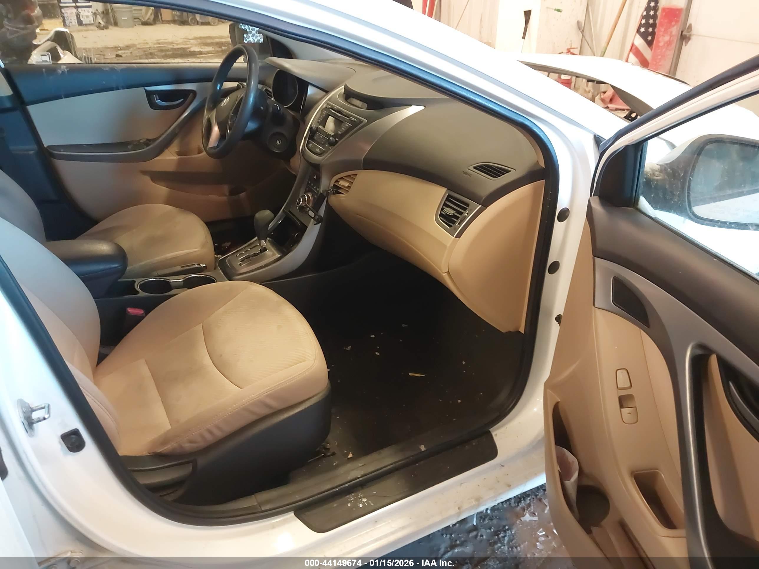 HYUNDAI ELANTRA image 5