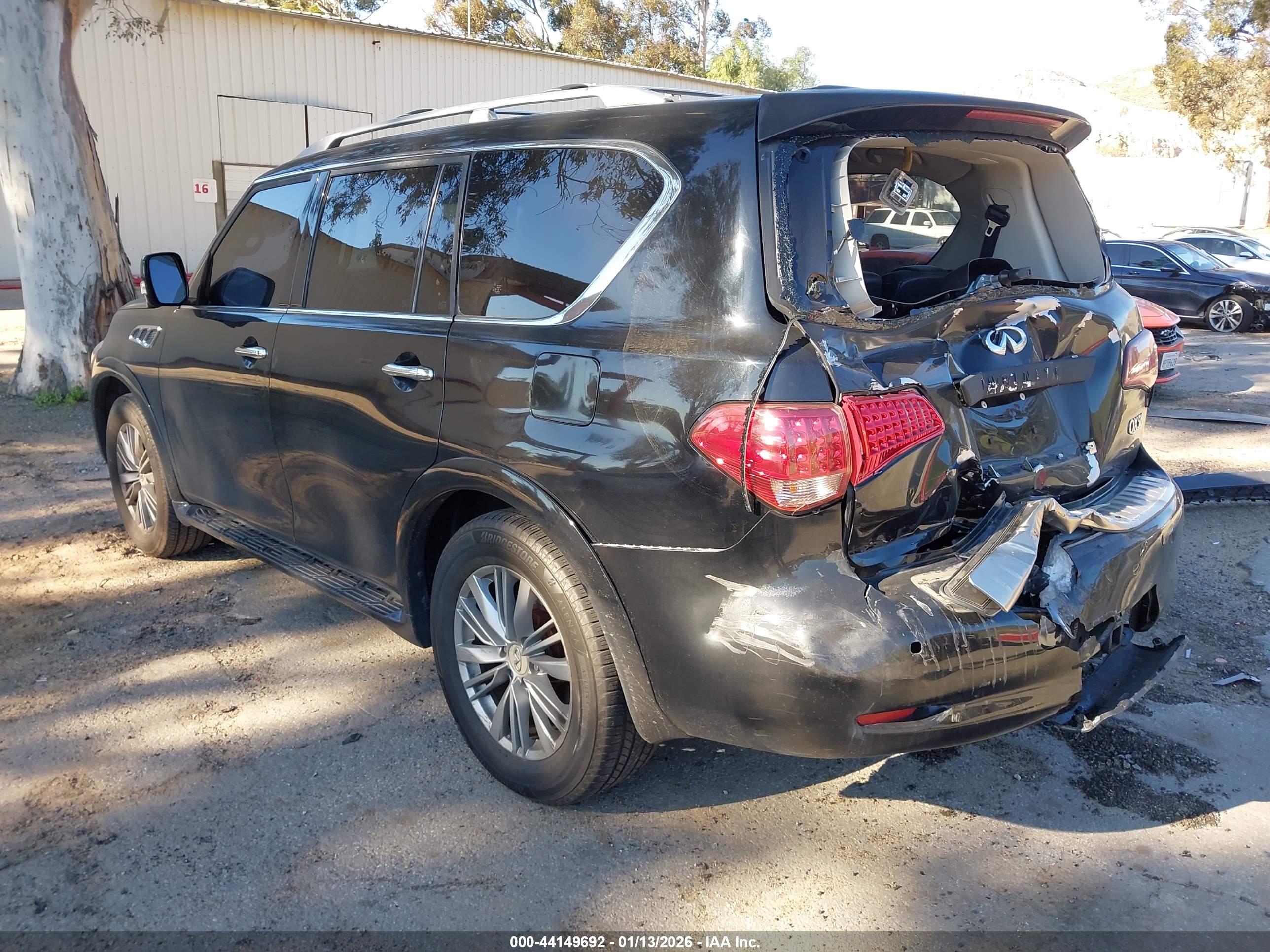 INFINITI QX56 image 3