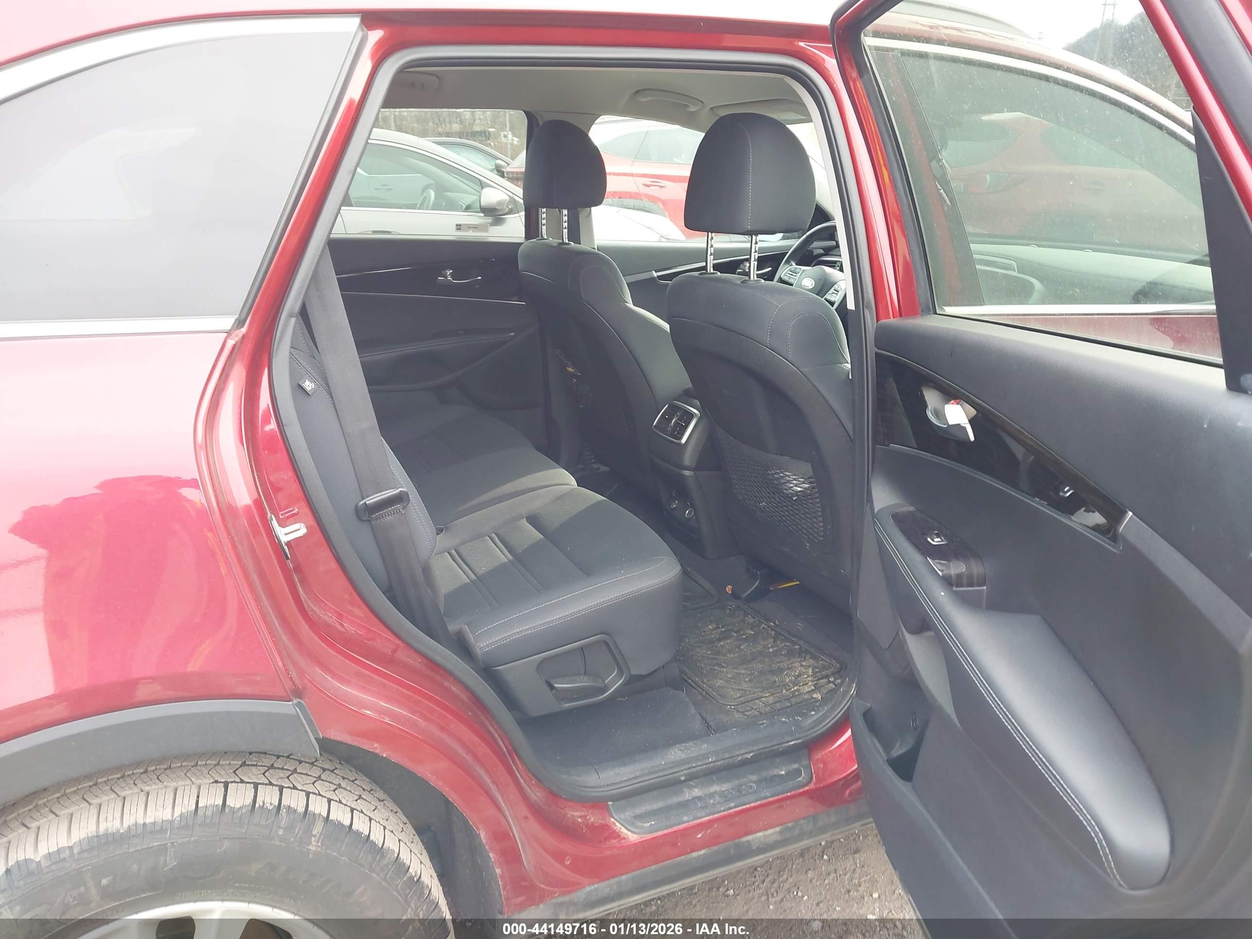 KIA SORENTO image 8