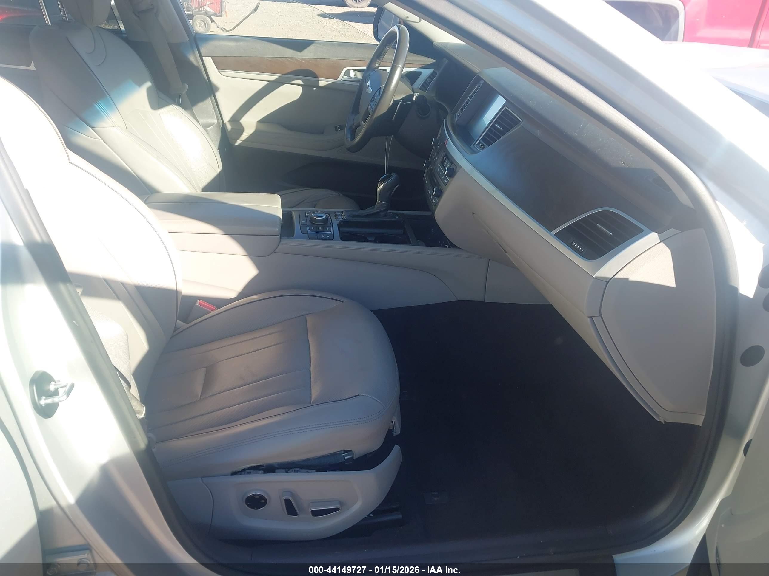 HYUNDAI GENESIS image 5