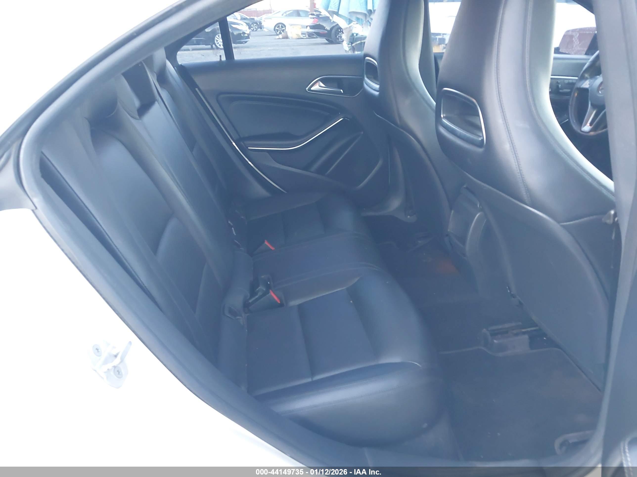 MERCEDES-BENZ CLA image 8
