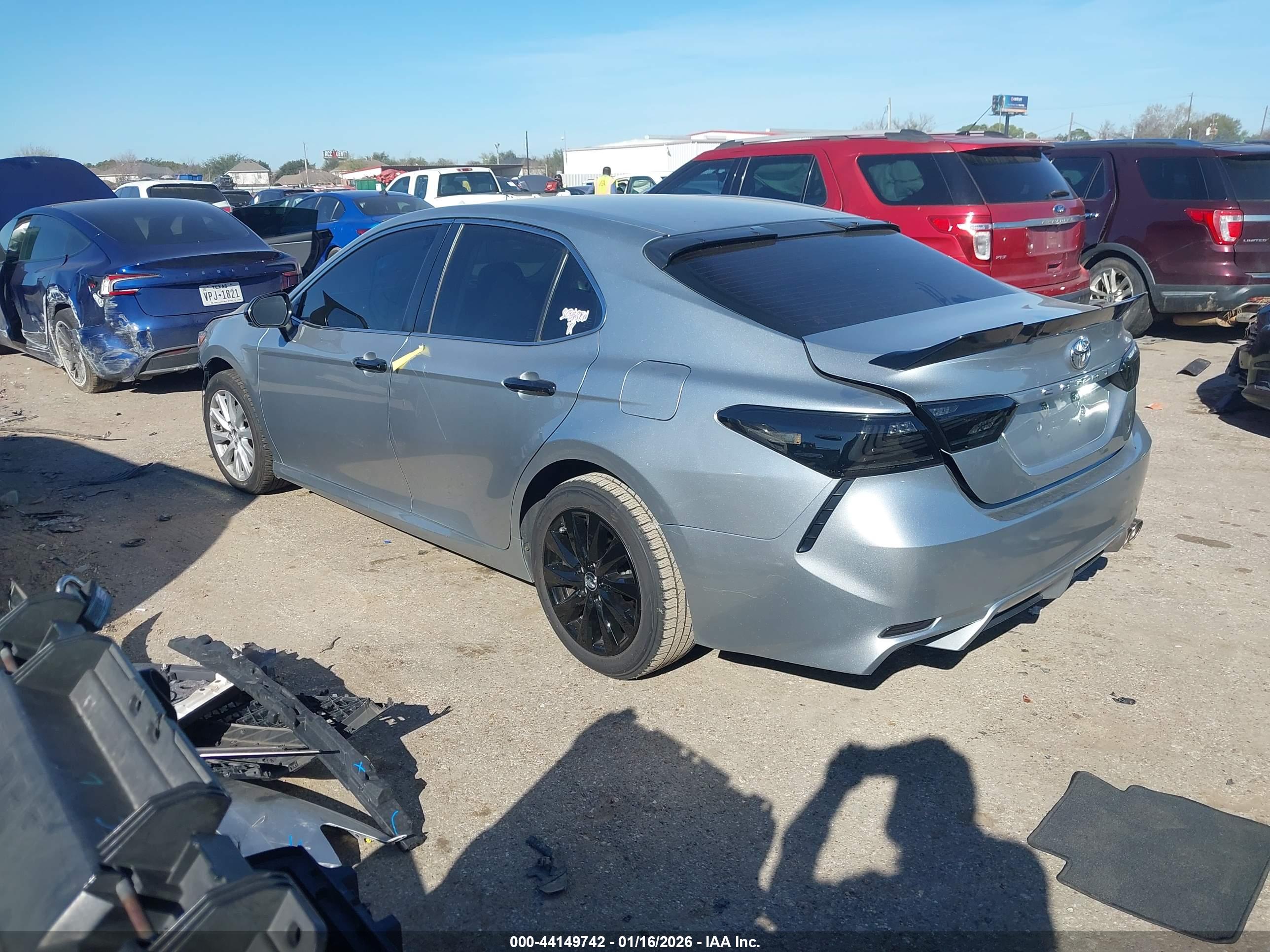 TOYOTA CAMRY image 3