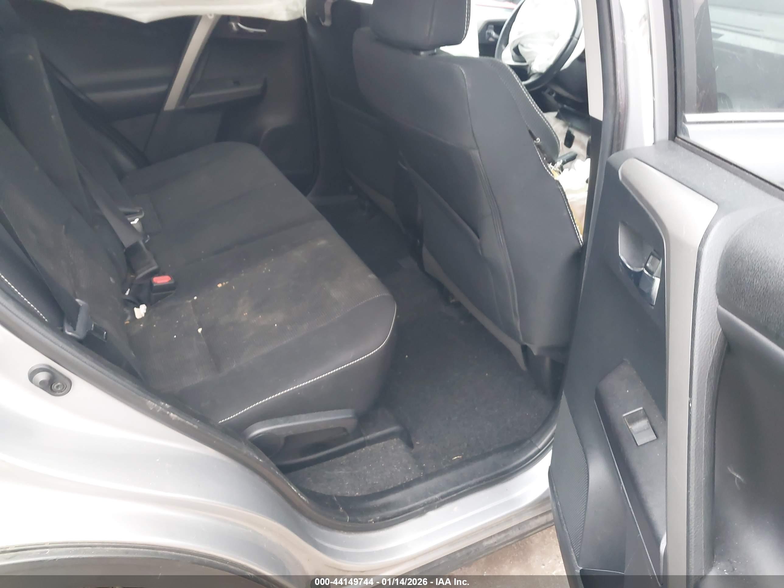 TOYOTA RAV4 image 8