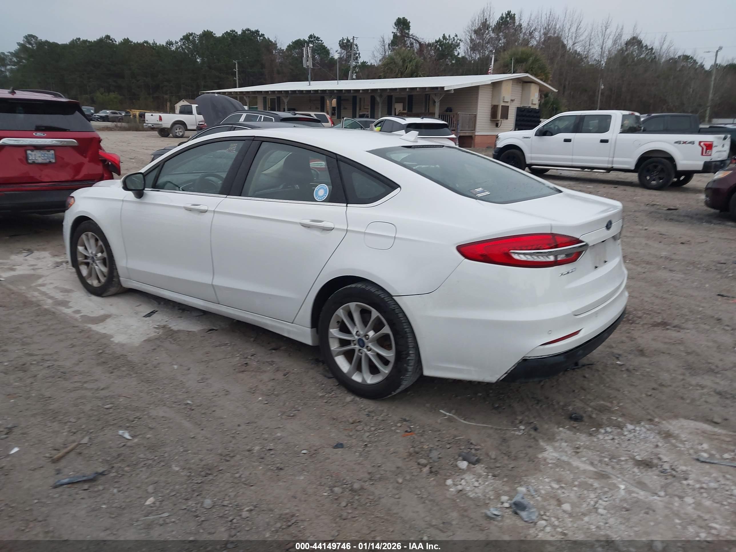 FORD FUSION image 3