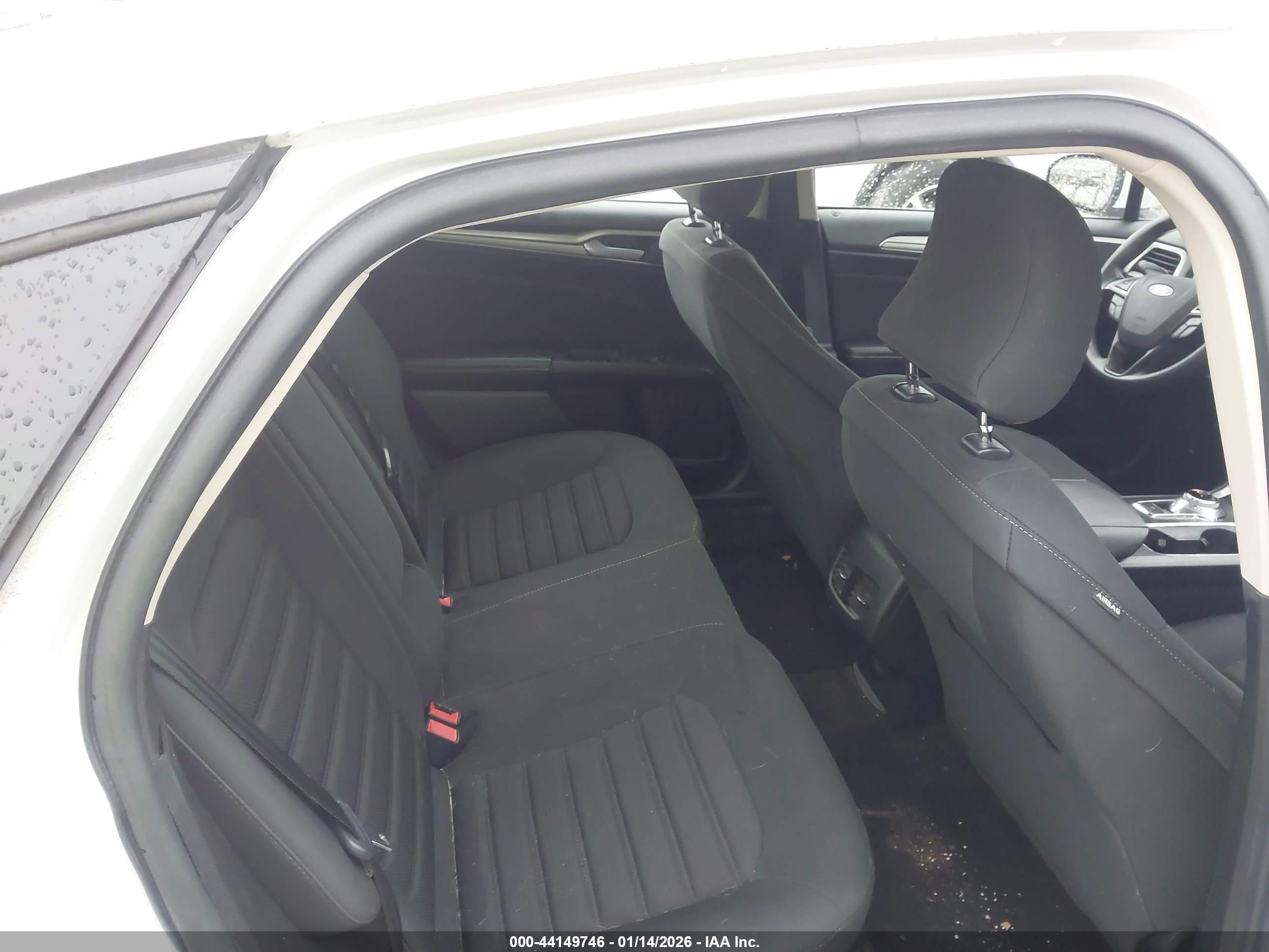 FORD FUSION image 8