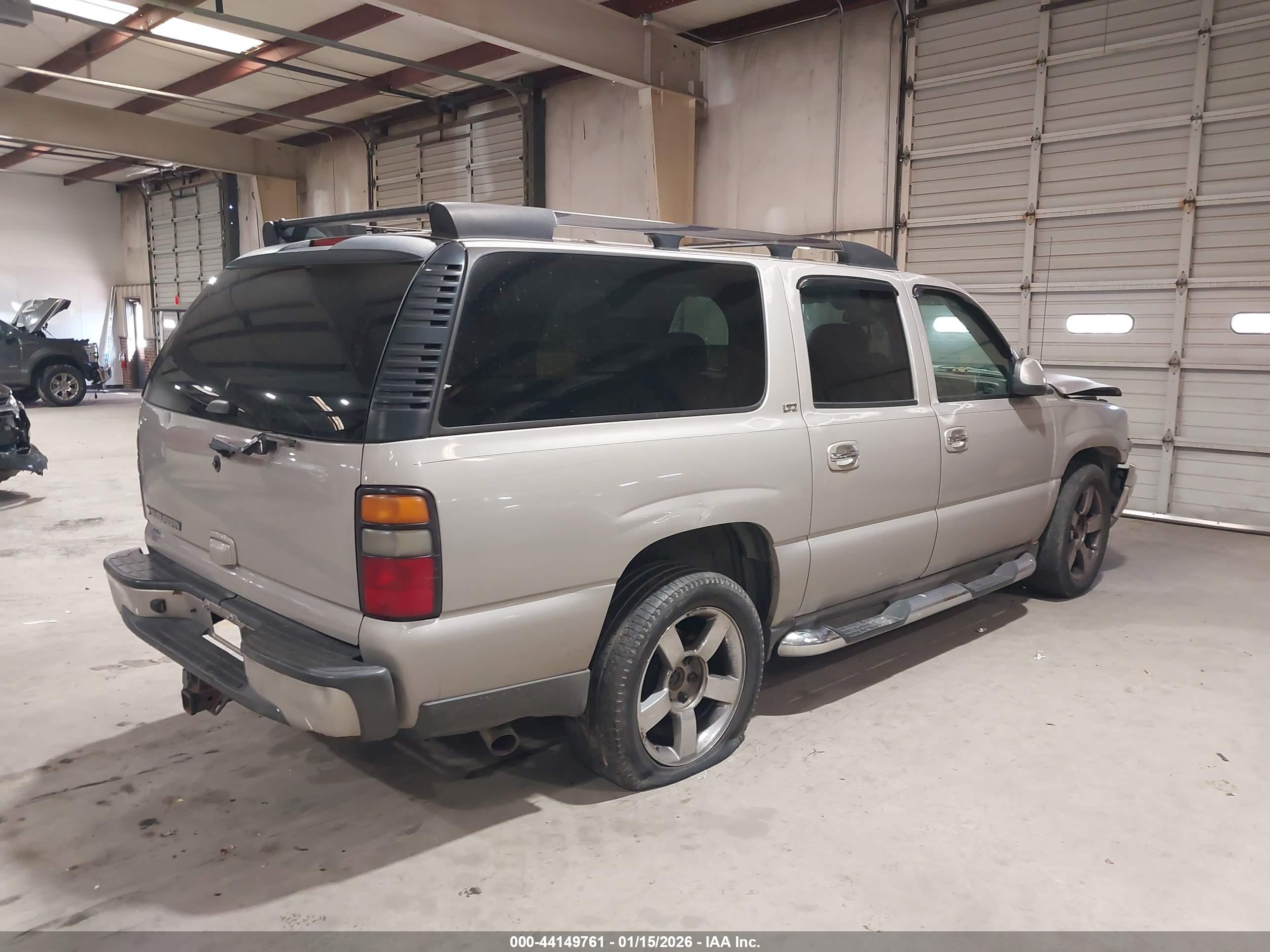 CHEVROLET SUBURBAN image 4