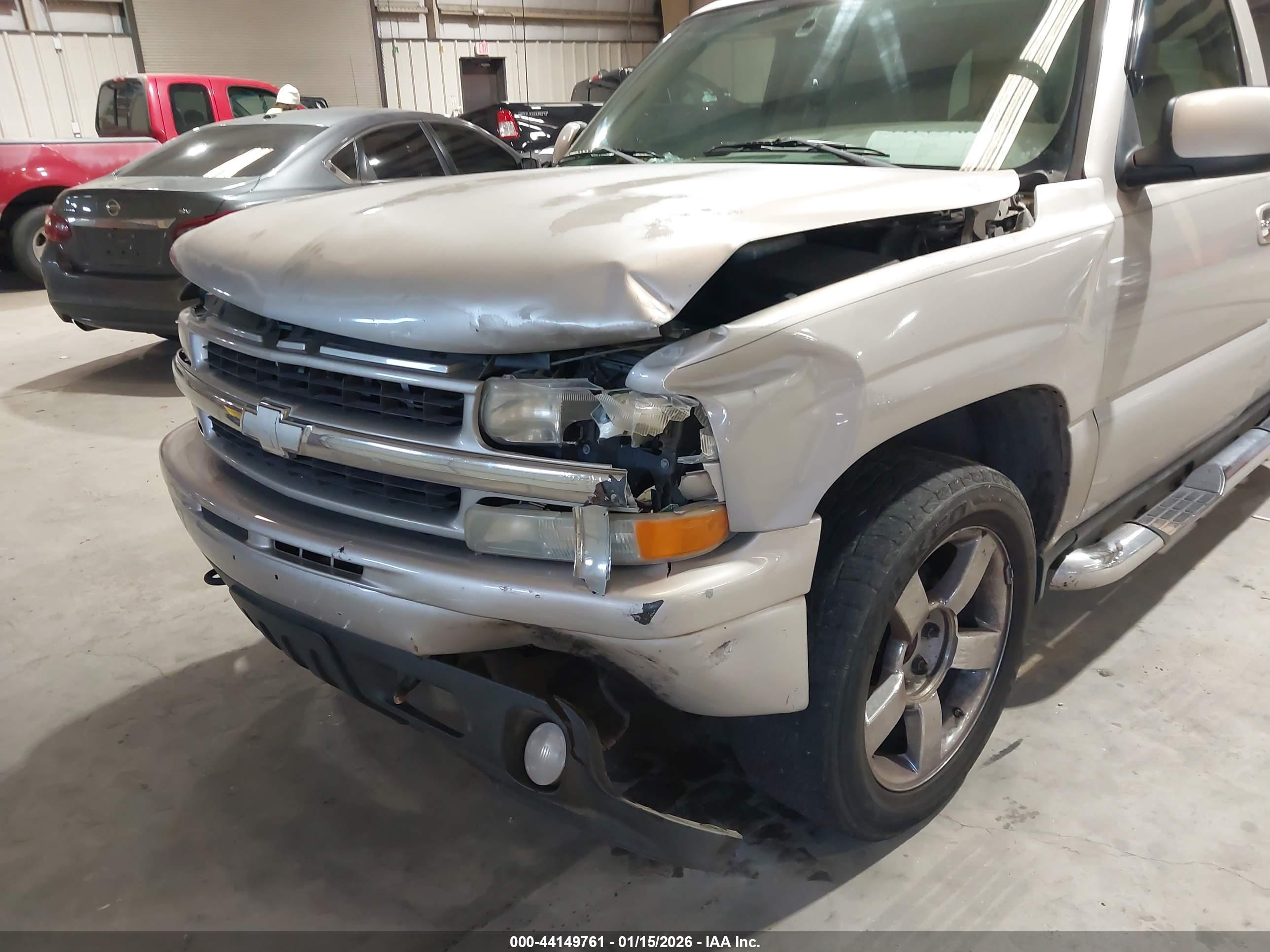 CHEVROLET SUBURBAN image 6