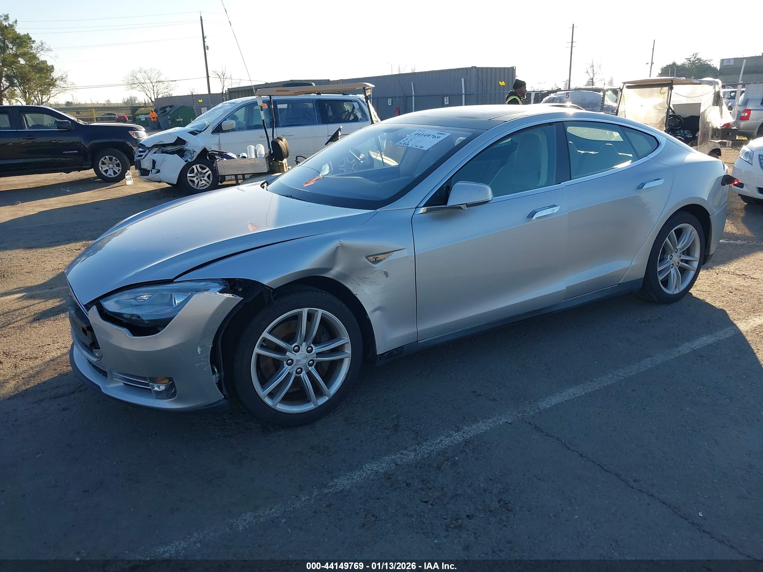 TESLA MODEL image 2