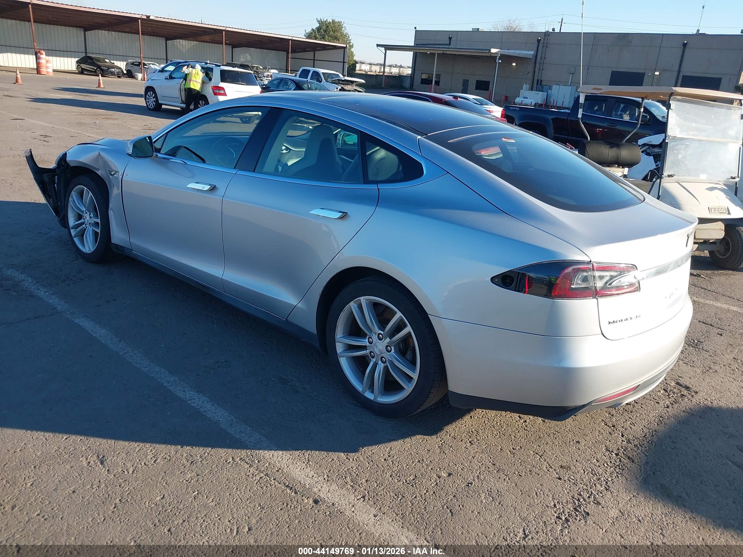 TESLA MODEL image 3