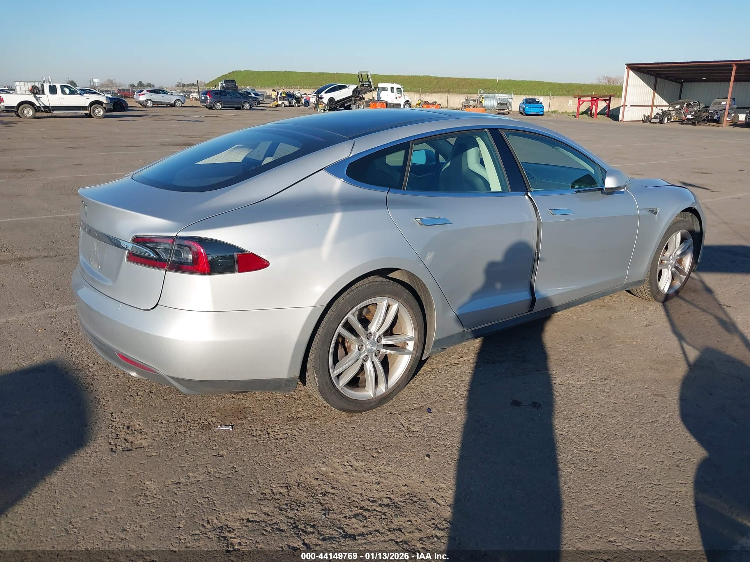 TESLA MODEL image 4