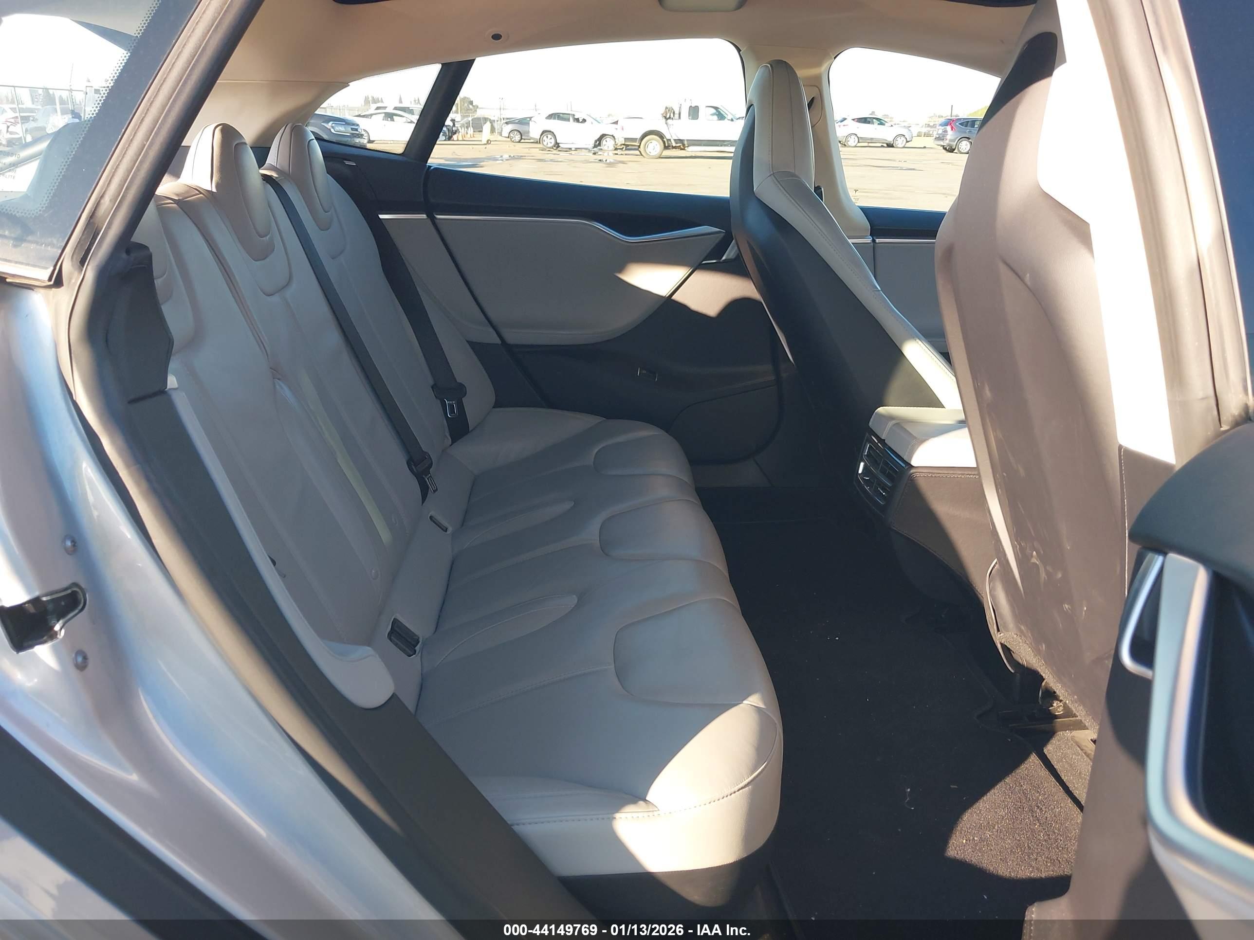 TESLA MODEL image 8