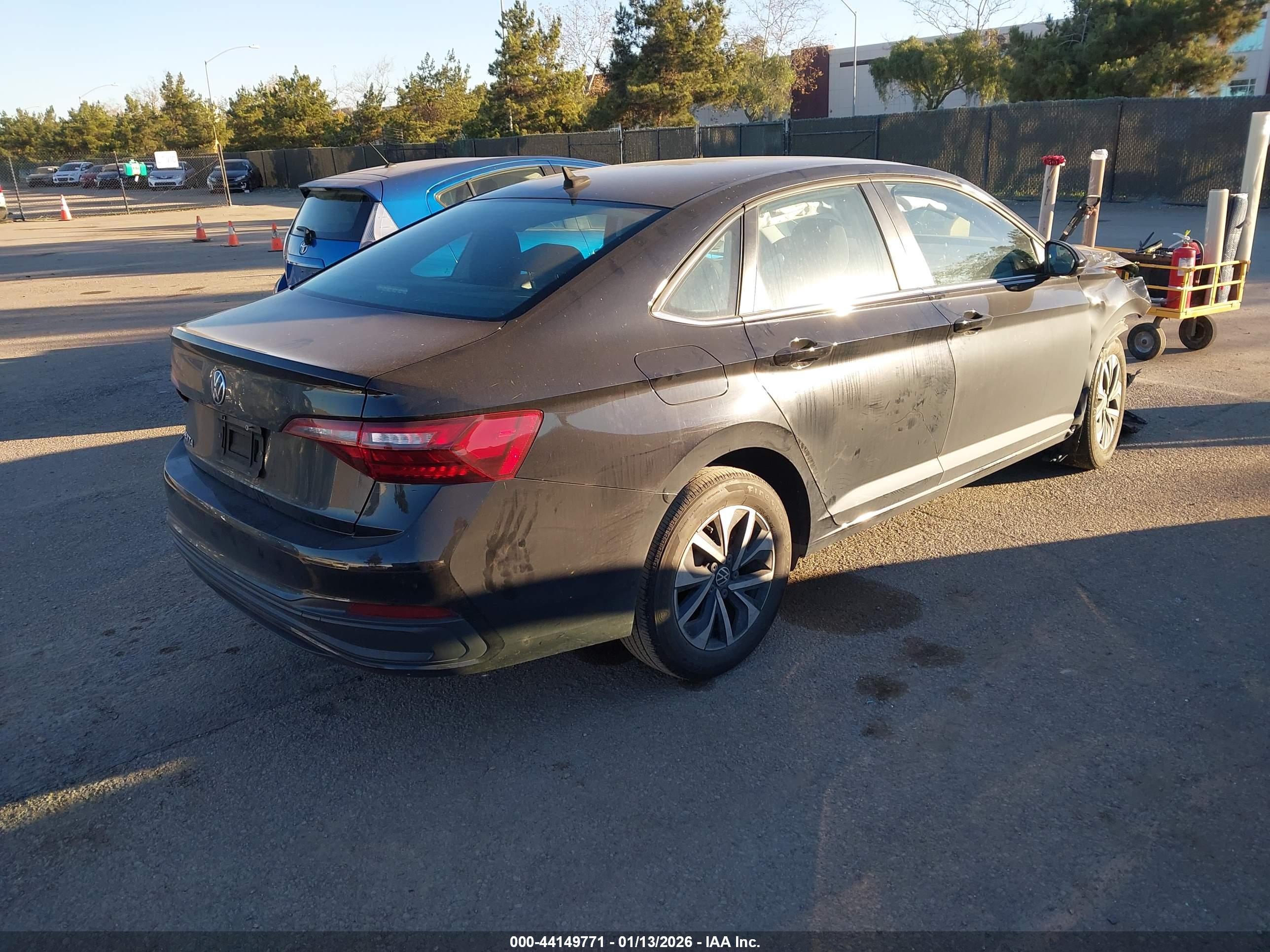 VOLKSWAGEN JETTA image 4