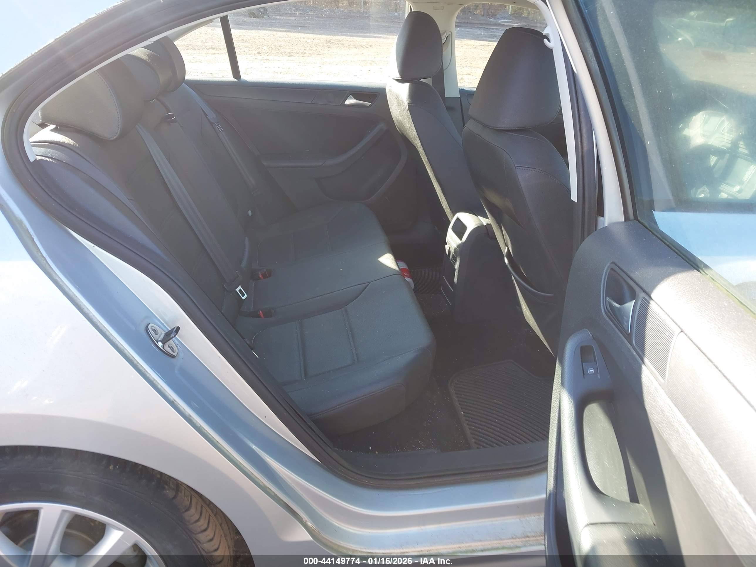 VOLKSWAGEN JETTA image 8