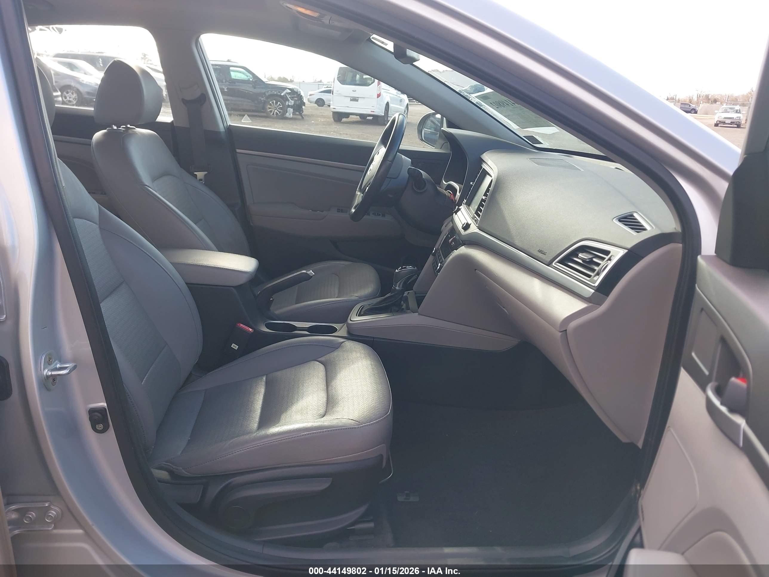 HYUNDAI ELANTRA image 5