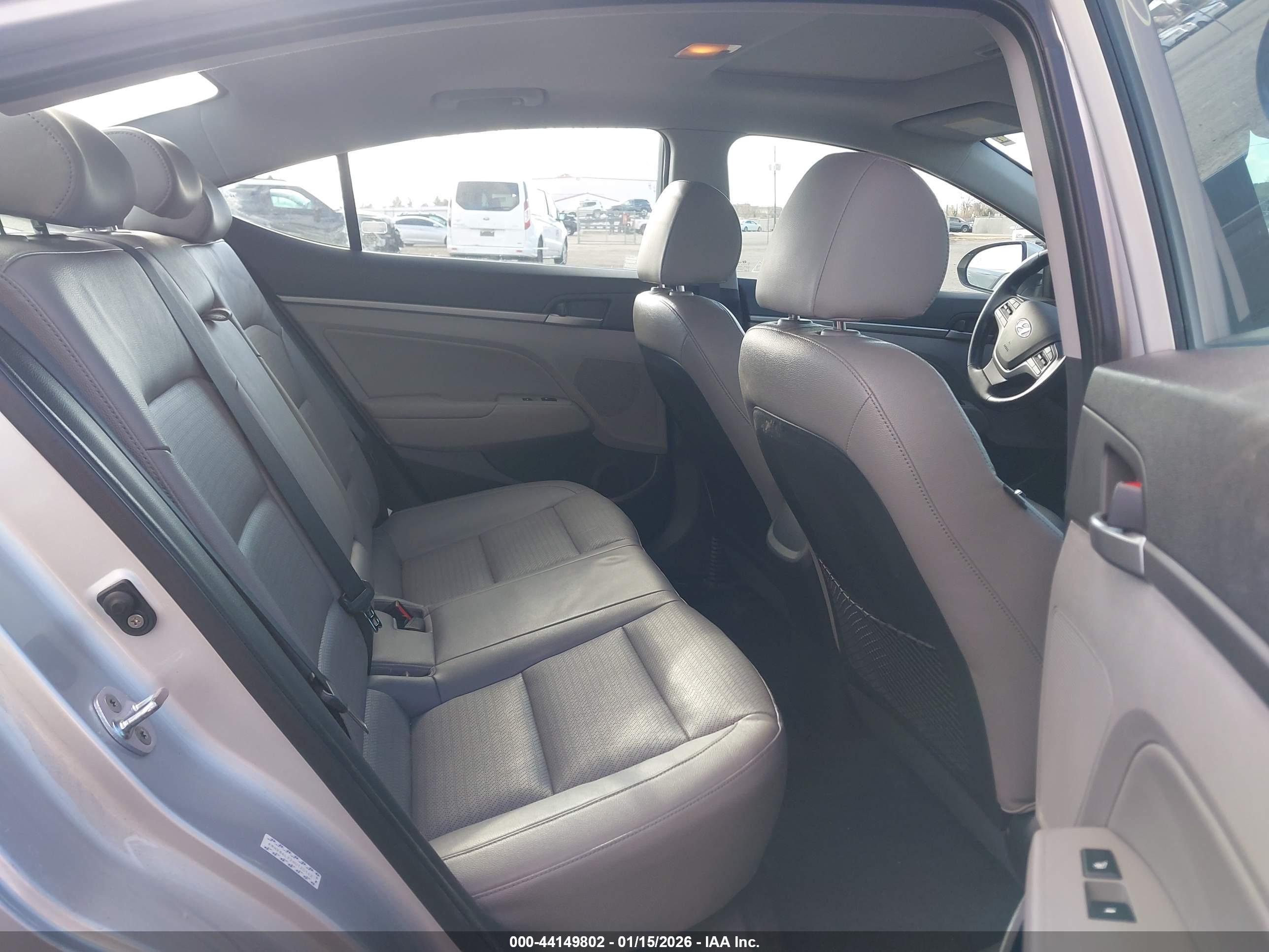 HYUNDAI ELANTRA image 8