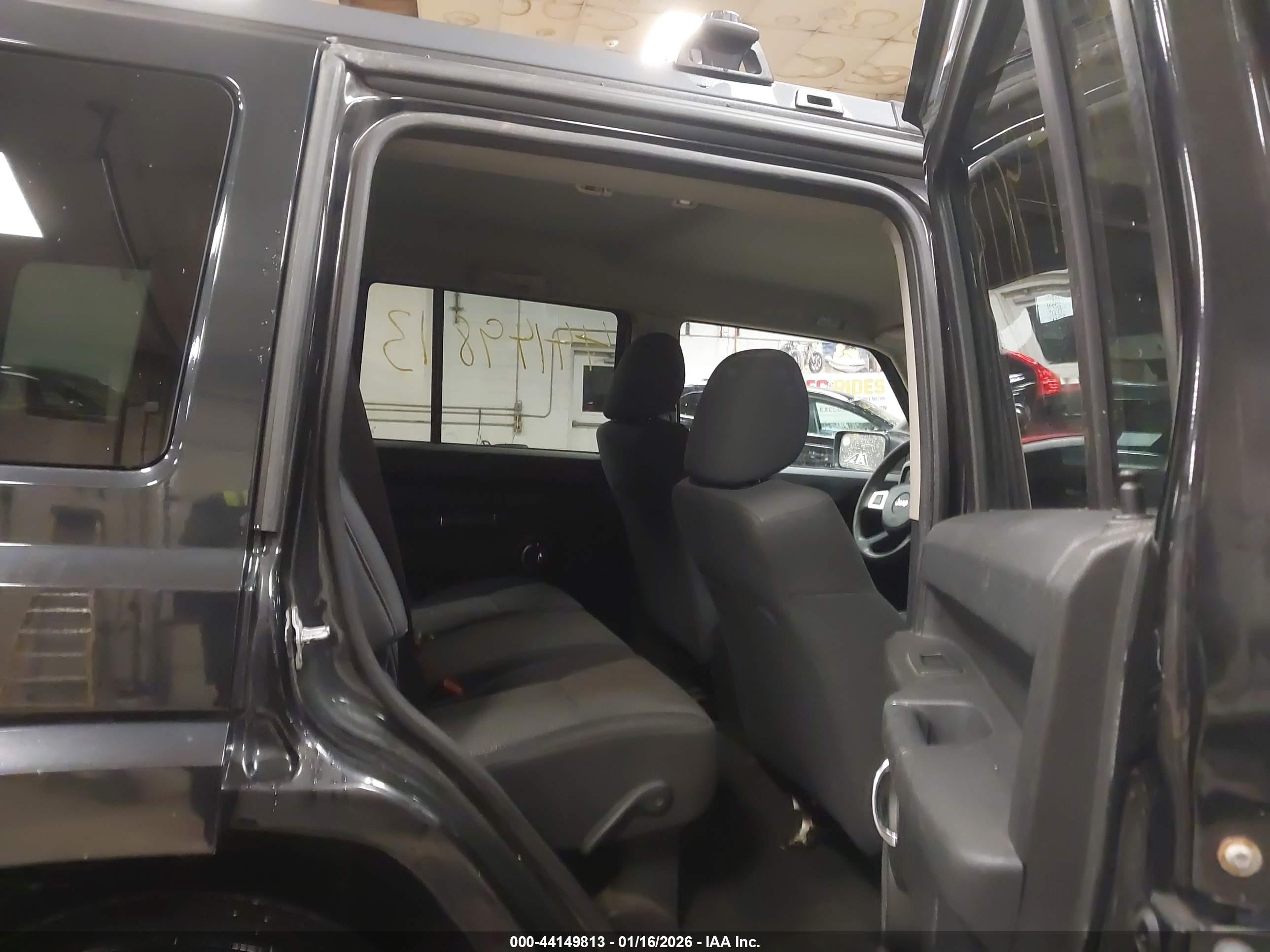 JEEP COMMANDER image 8