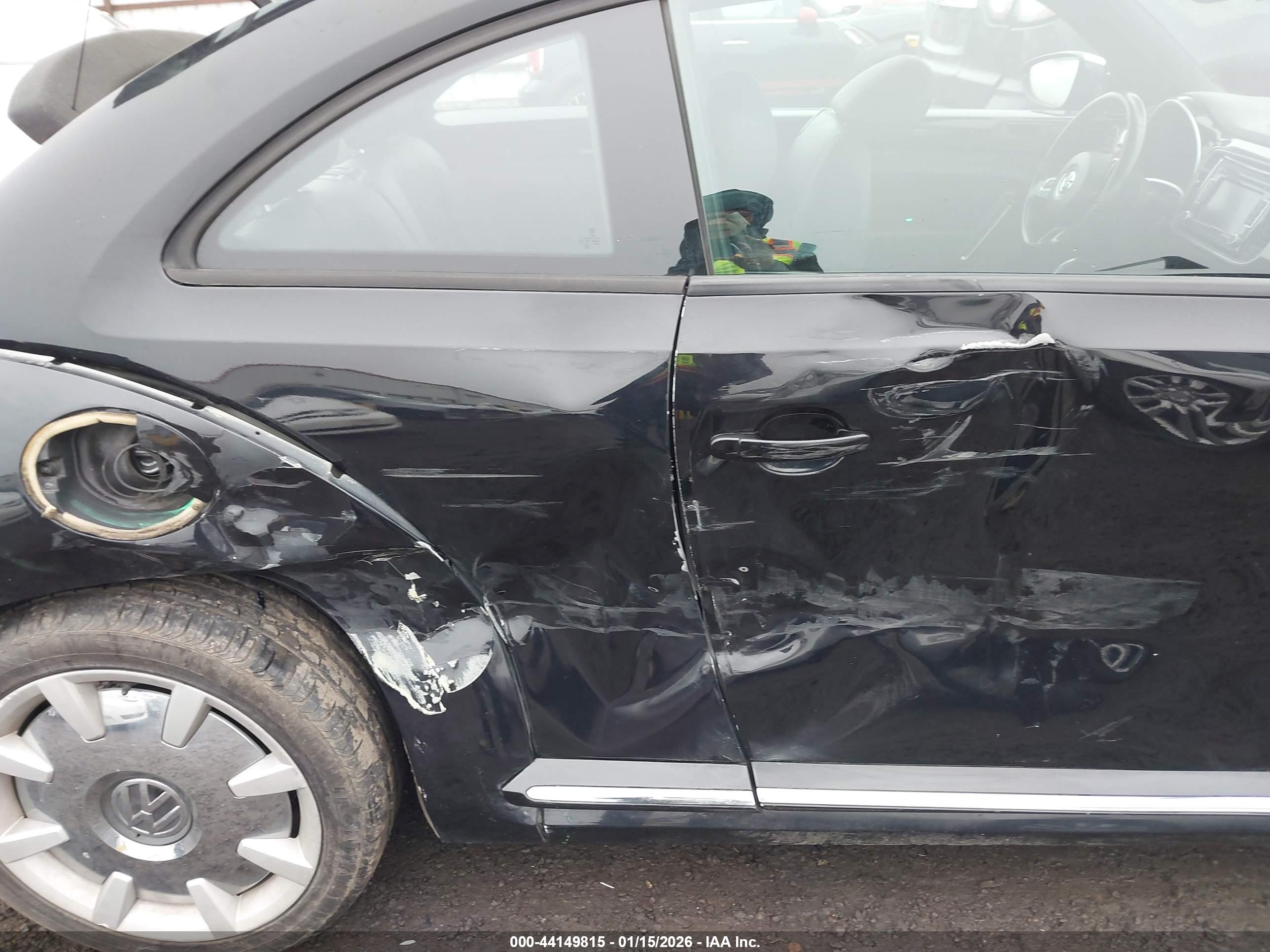 VOLKSWAGEN BEETLE image 6