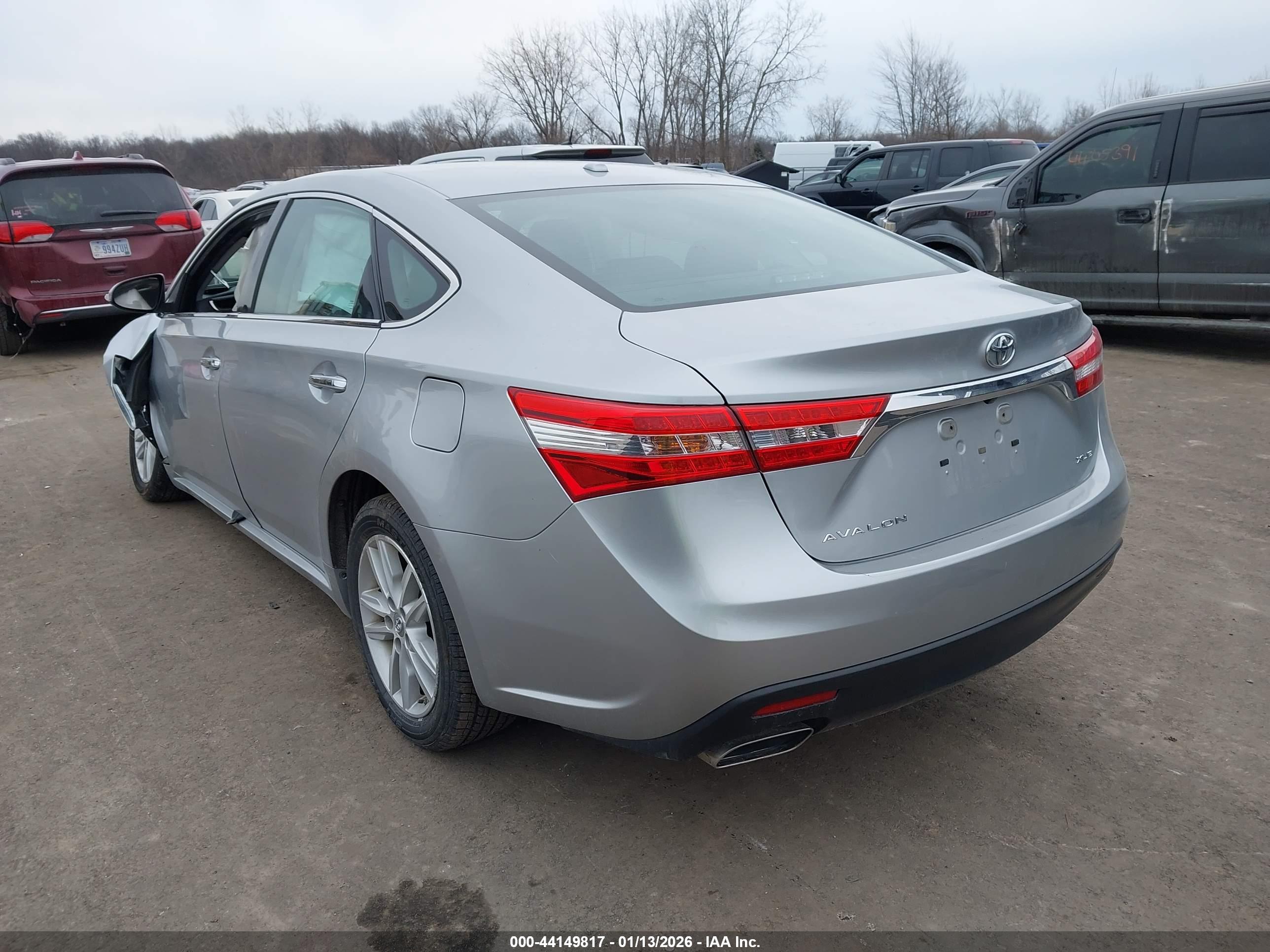 TOYOTA AVALON image 3