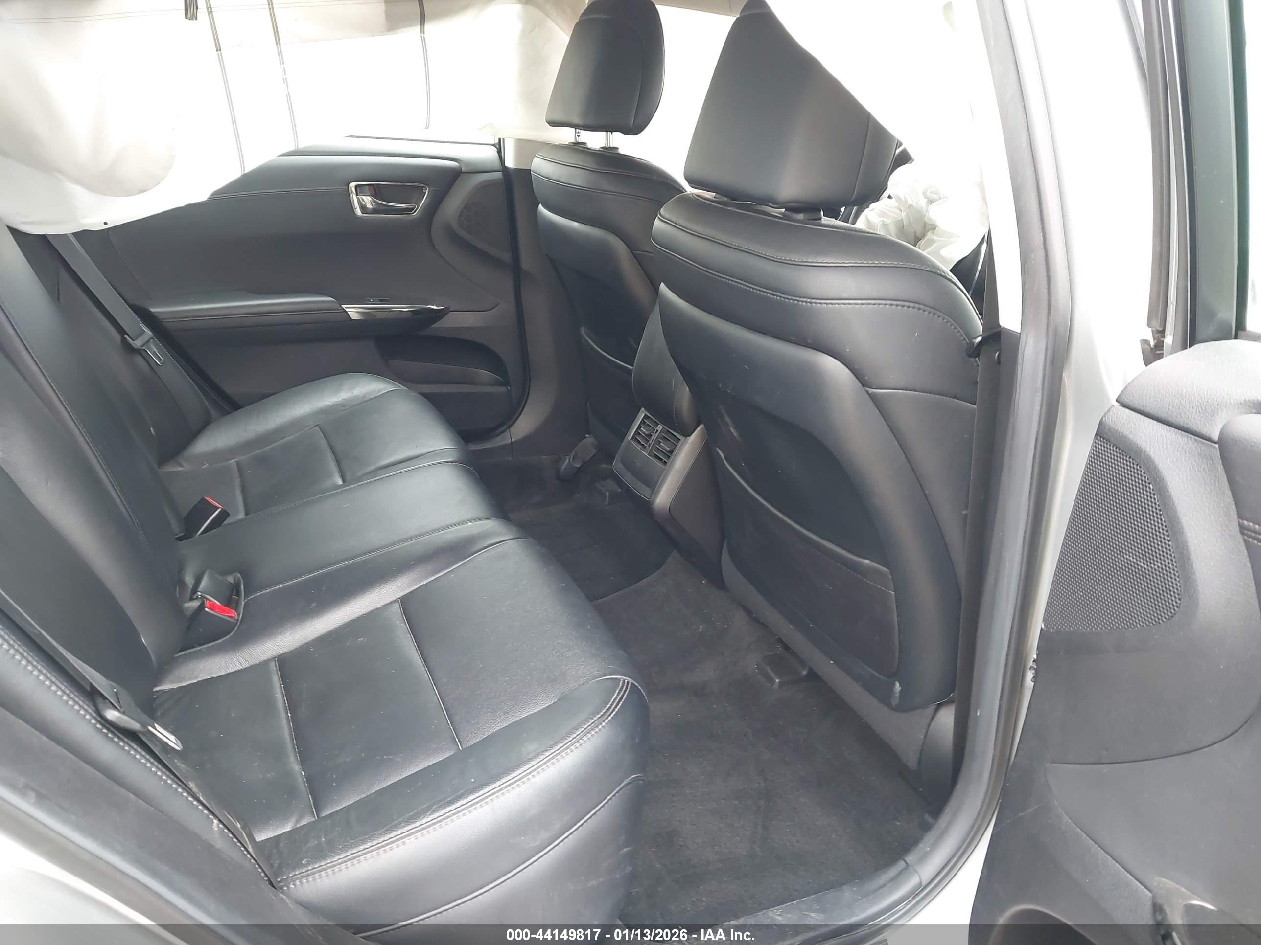 TOYOTA AVALON image 8