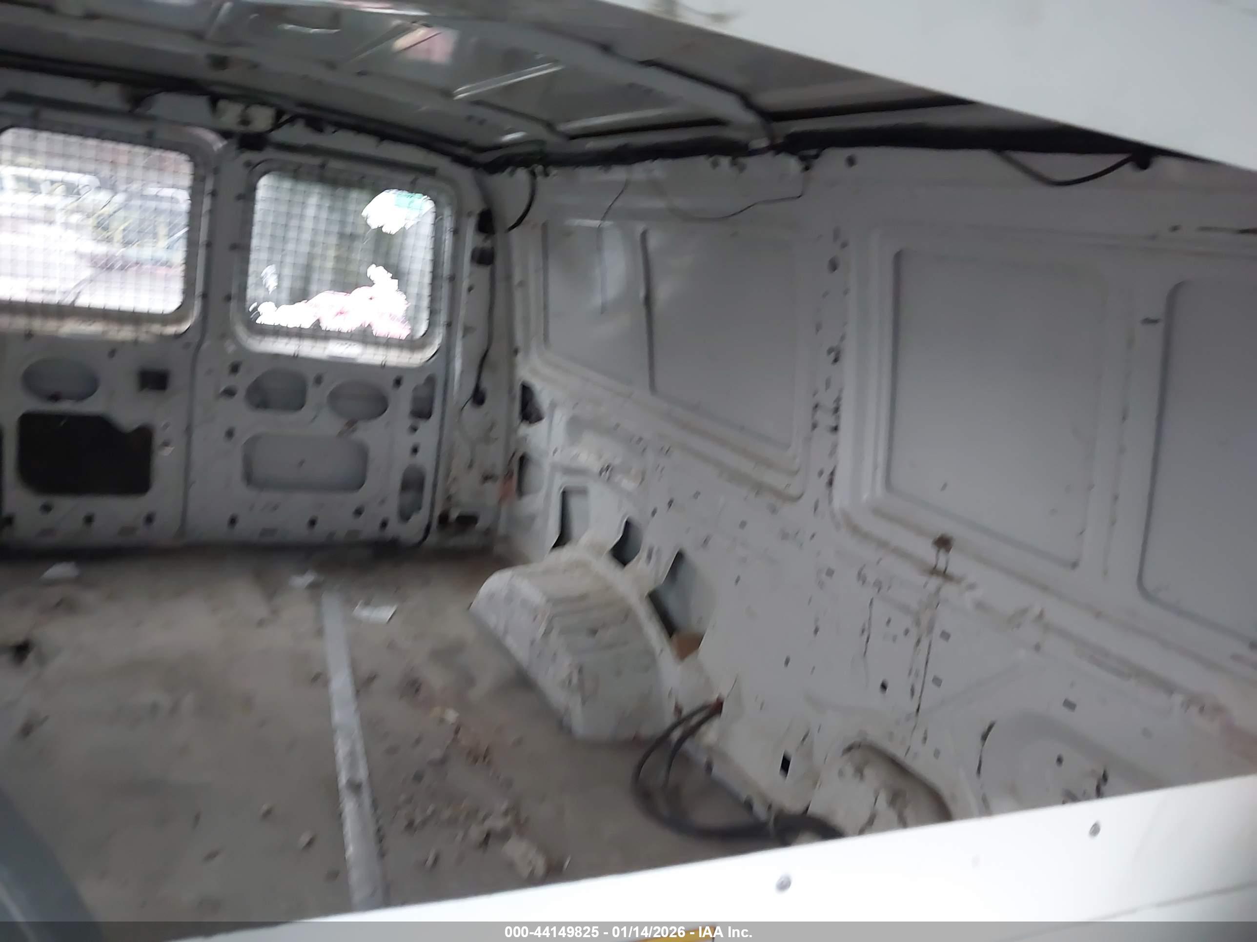 FORD E-250 image 8