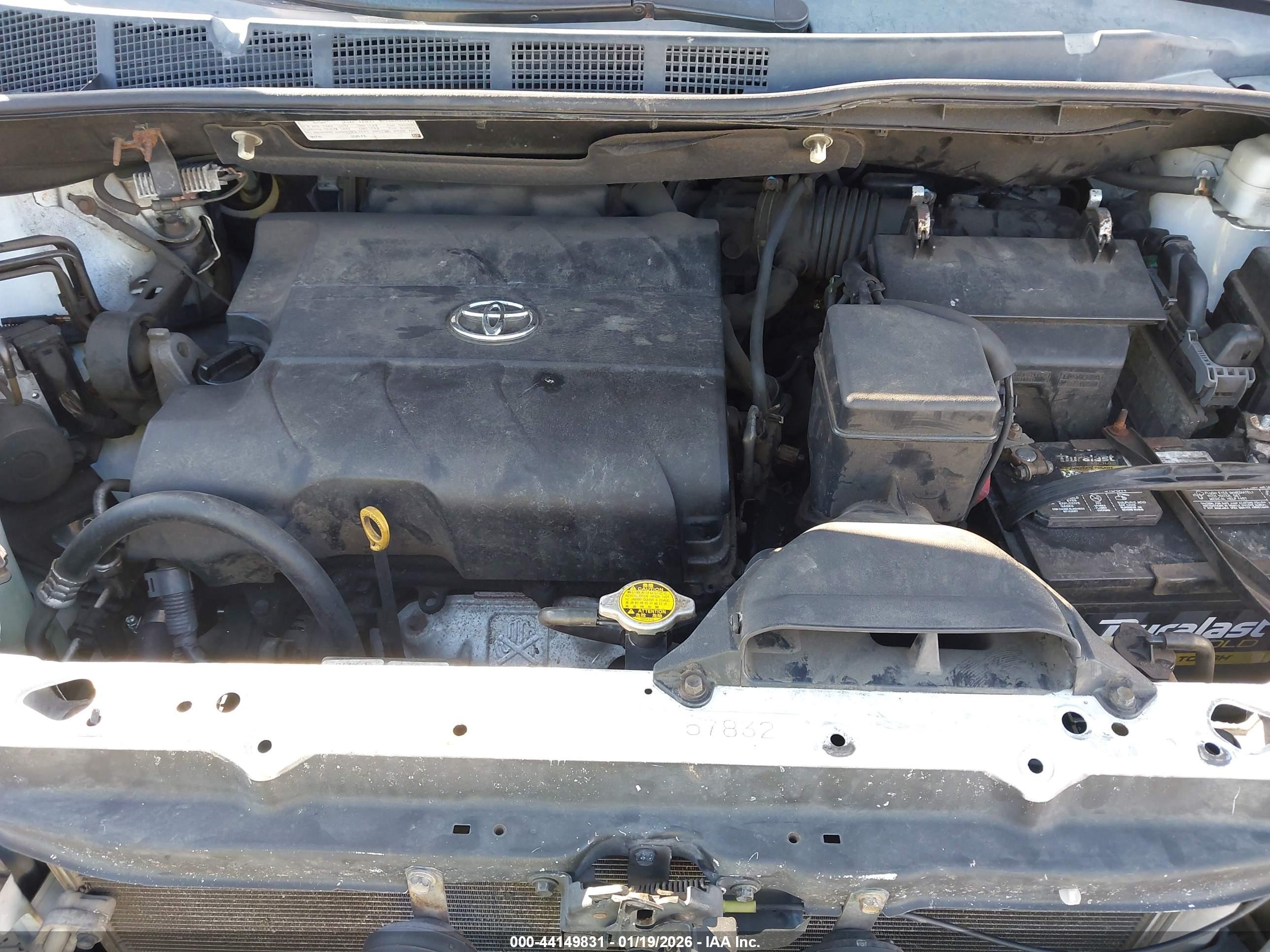 TOYOTA SIENNA image 10