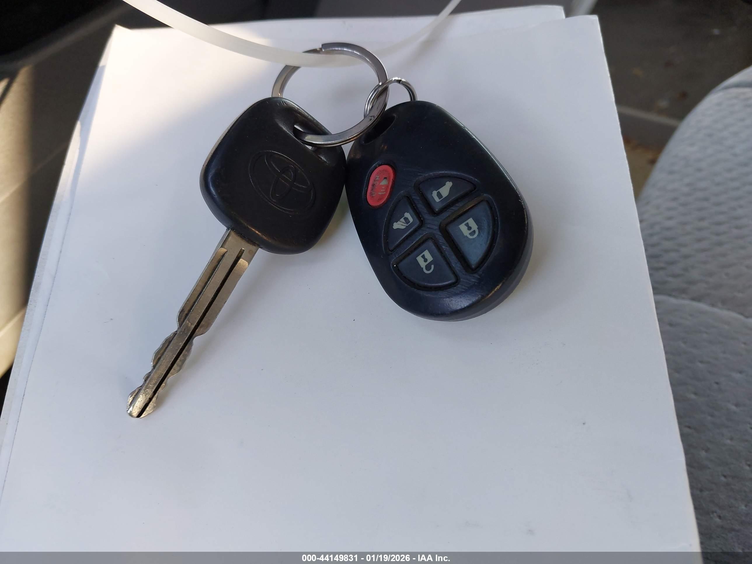 TOYOTA SIENNA image 11
