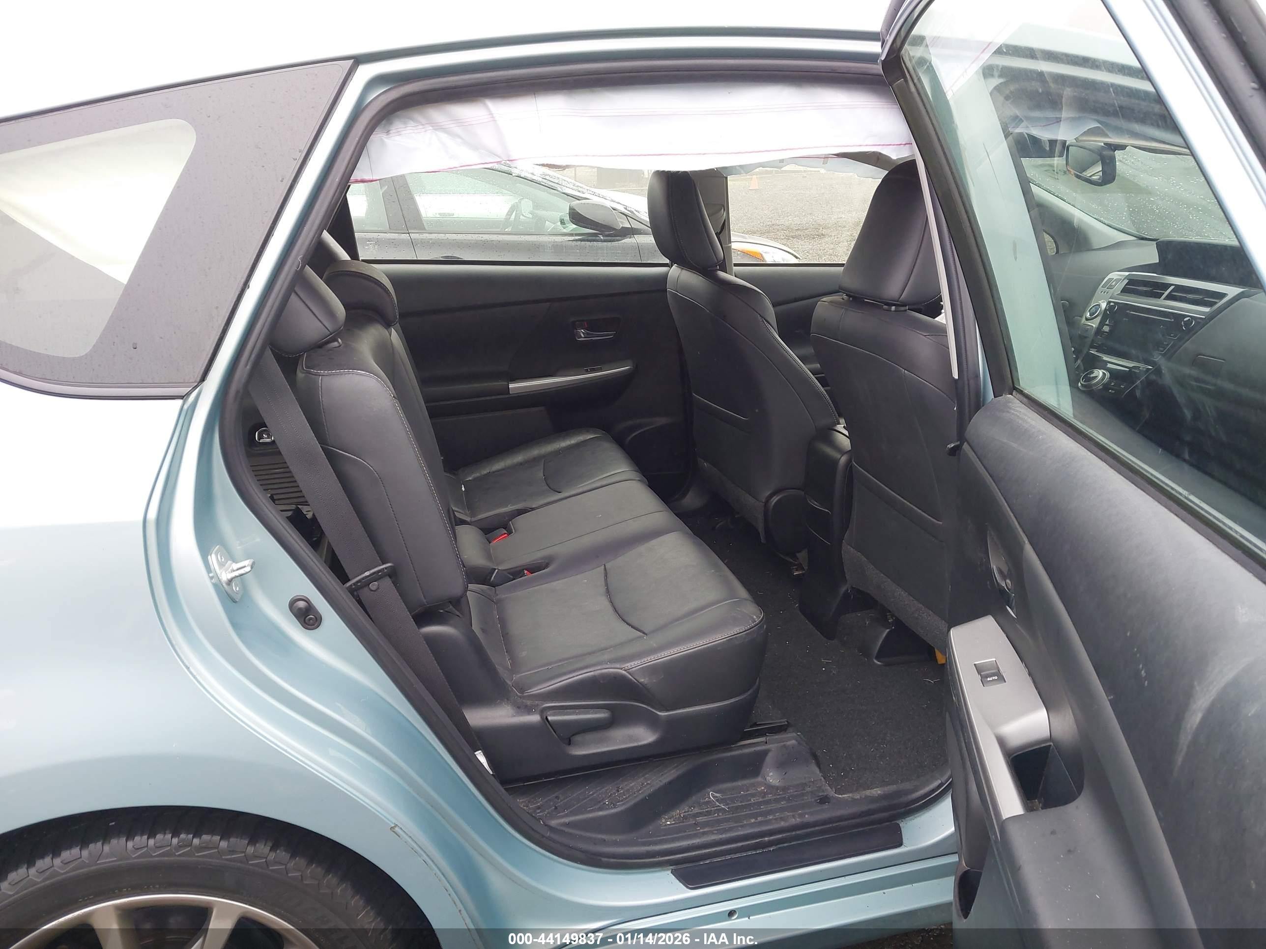 TOYOTA PRIUS image 8