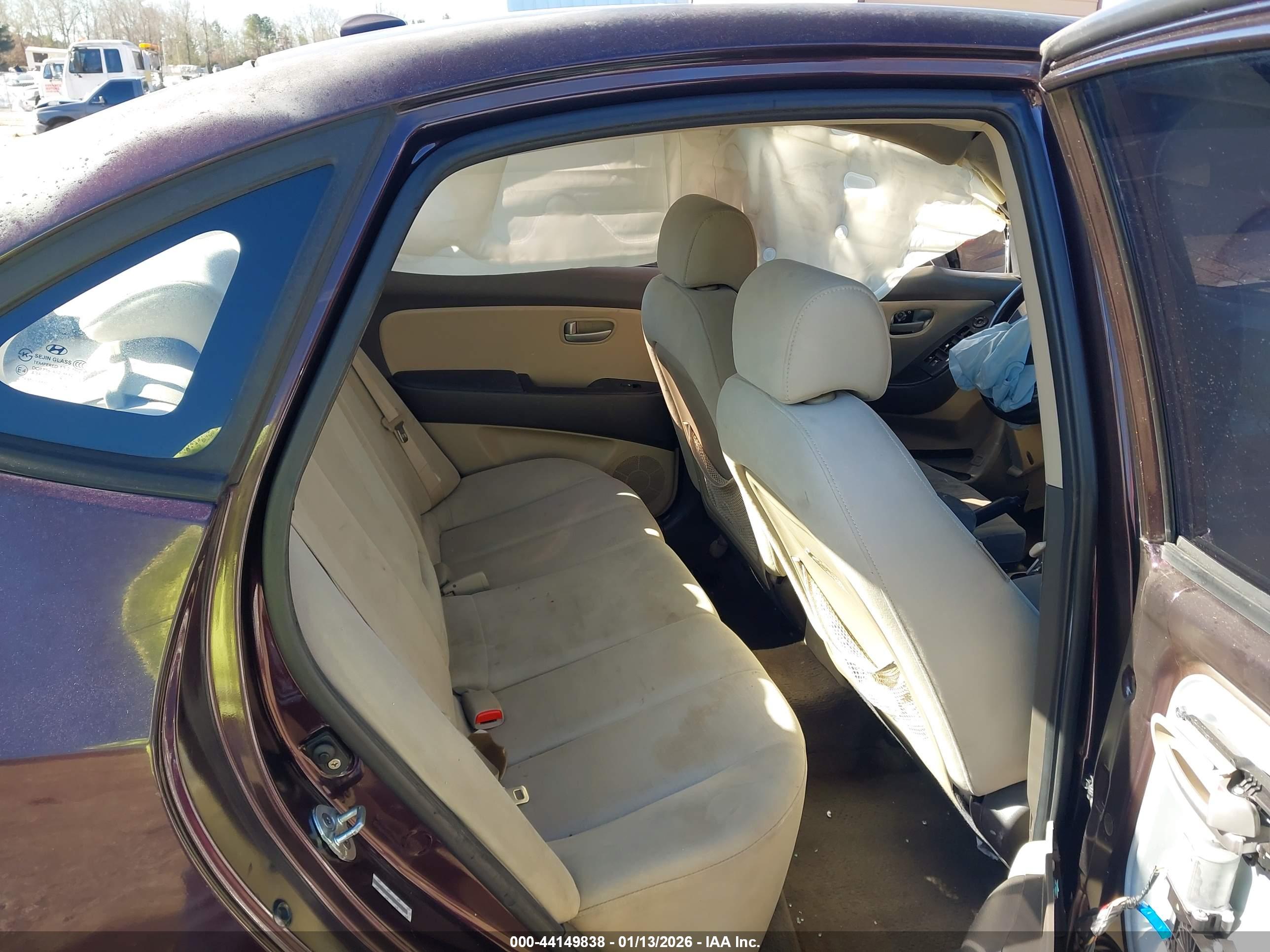 HYUNDAI ELANTRA image 8