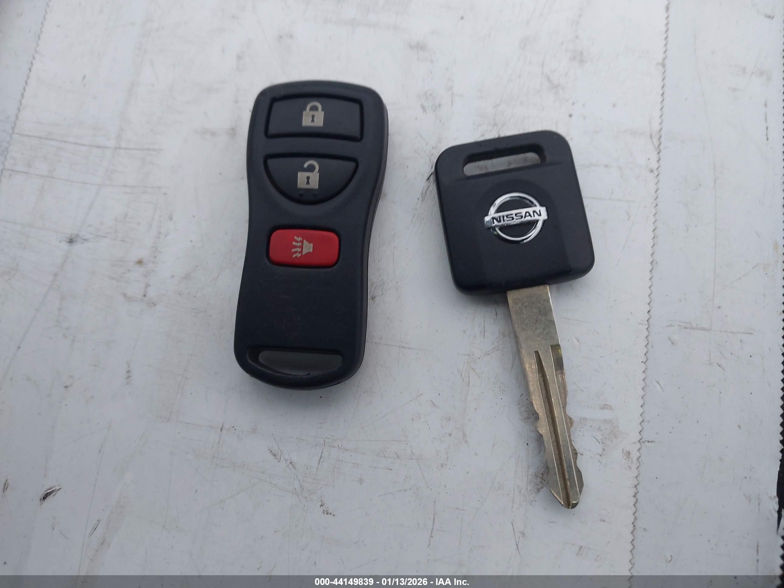 NISSAN VERSA image 11