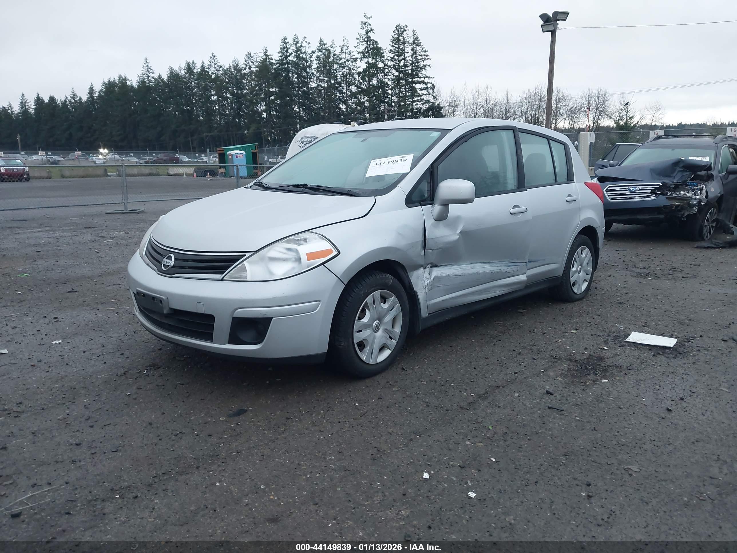 NISSAN VERSA image 2